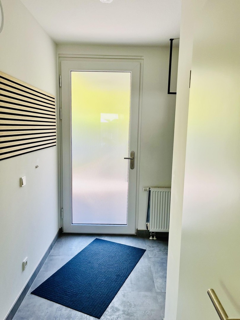 Modernes, neuwertiges Reihenendhaus am Waldrand, urbaner Lifestyle trifft Naturparadies in Alzey – Alzey – Vorschaubild 2