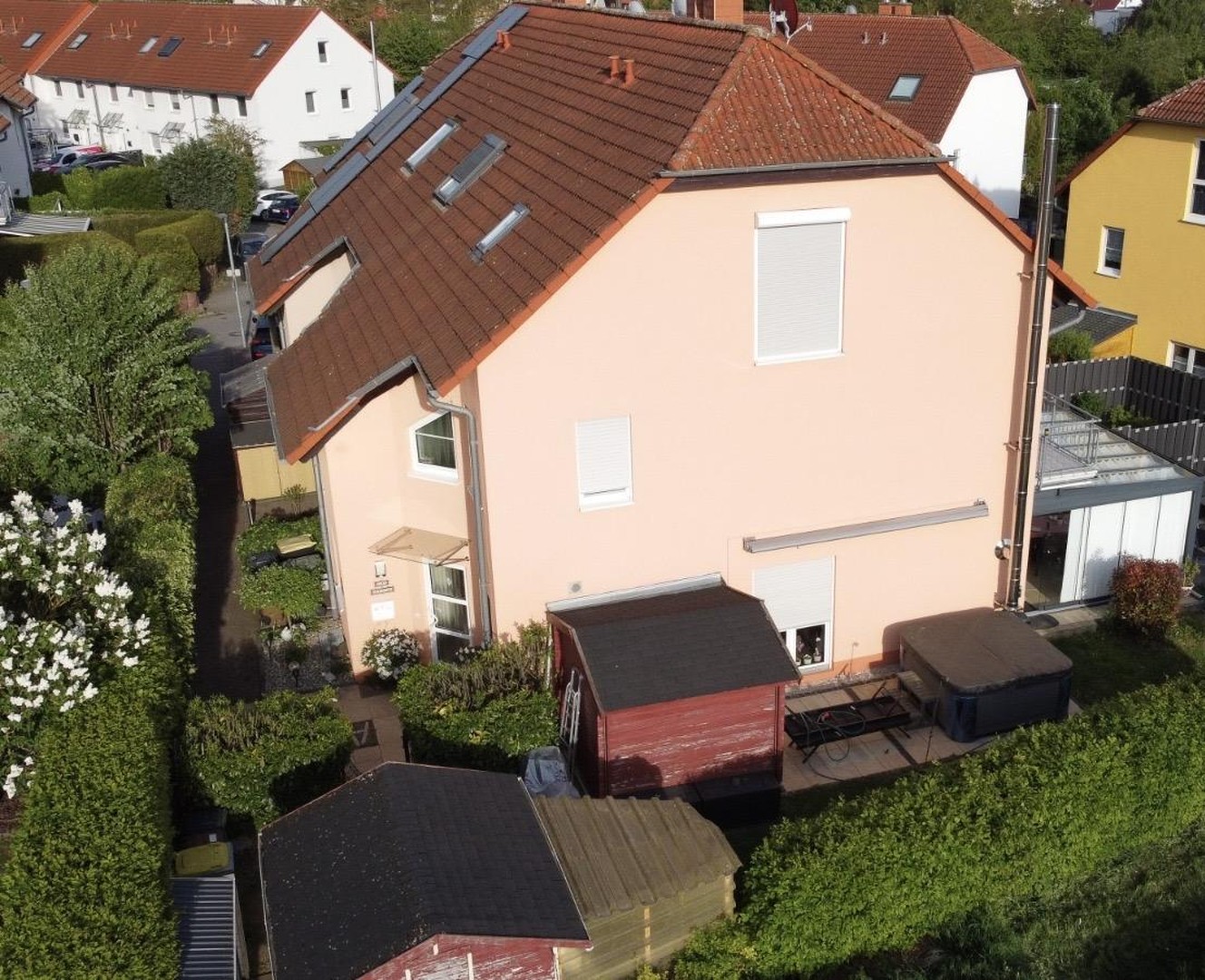 Wunderschönes Familien Reihenendhaus mit Feldrandlage! – Nidderau – Bild 1 von 18
