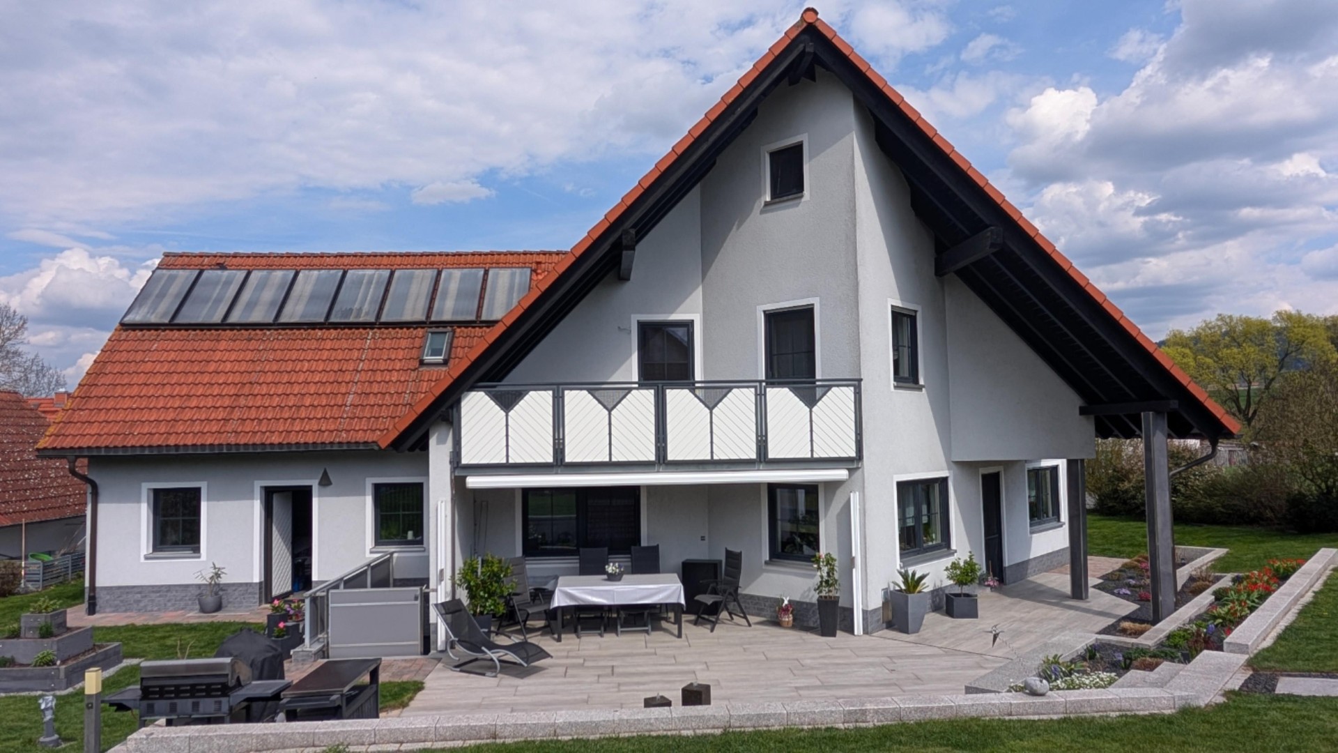 -Maklerfrei- Top gepflegtes, komfortables Familienhaus mit nachhaltiger Technik und Traumgarten – Goldkronach/ Dressendorf – Vorschaubild 2