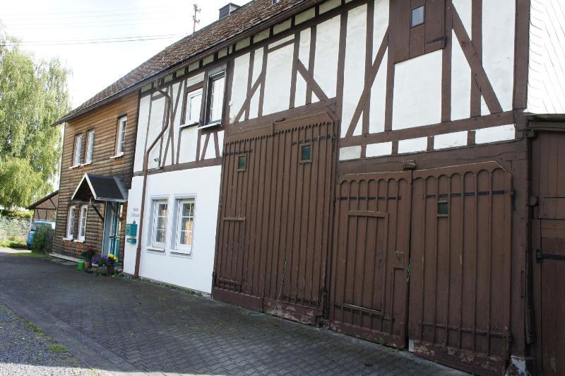 ** WESTERWÄLDER FACHWERKHAUS CA150 JAHRED ALT NEU RENOVIERT ** – Nister – Vorschaubild 3