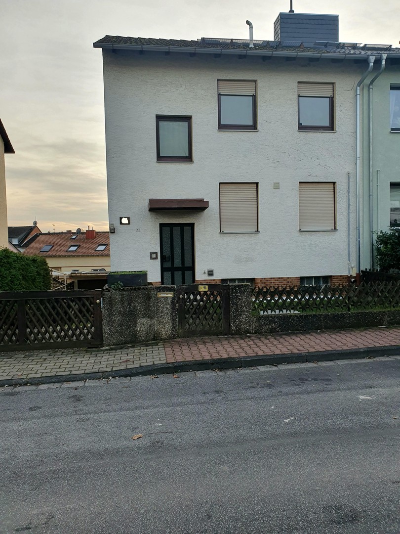 Handwerker aufgepasst, sanierungsbedürftiges Haus sucht neuen Eigentümer! – Bruchköbel – Bild 1 von 3