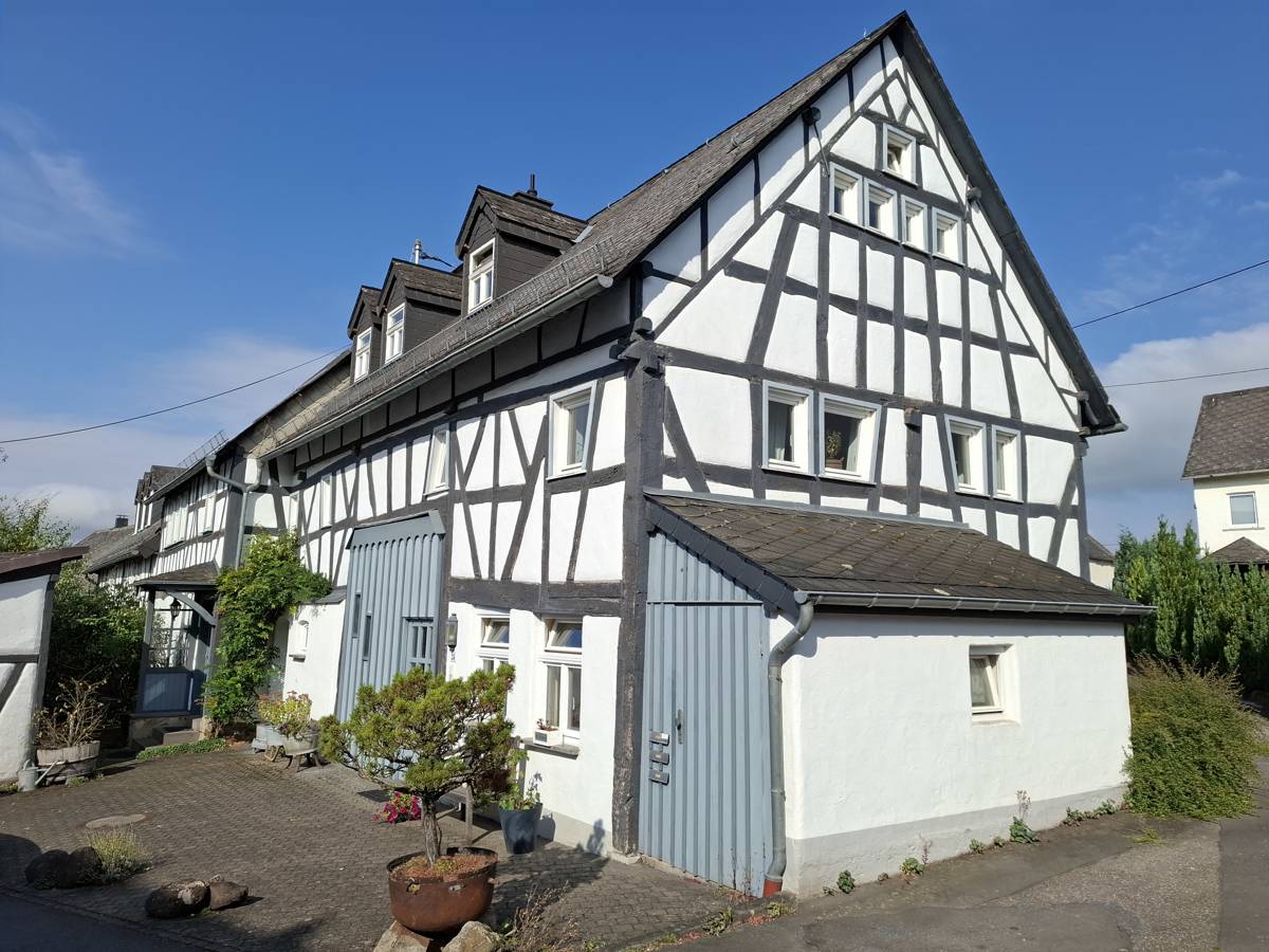 Möbliertes Fachwerk-Ferienhaus + 1 Wohng. + 1APP. – Goddert – Vorschaubild 9