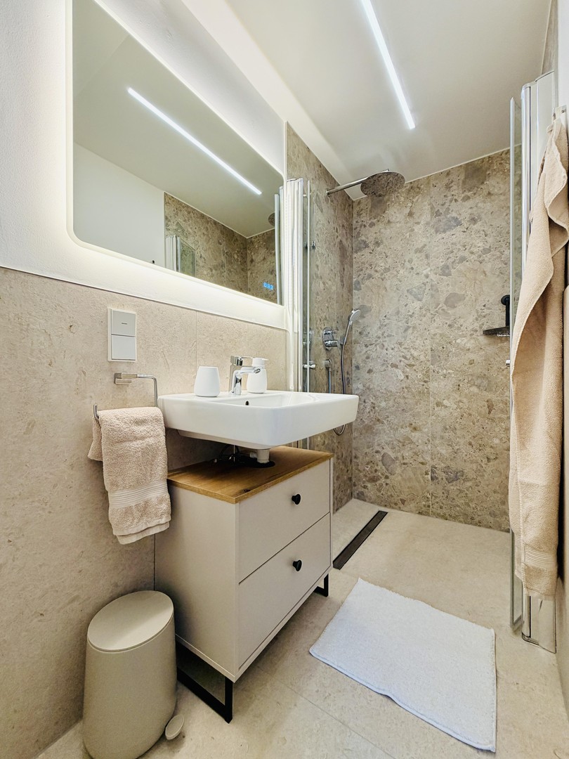 Top saniertes Mehrfamilienhaus mit vier komplett möblierten 2-Zimmer-Design-Apartments! – Karlsruhe – Vorschaubild 23