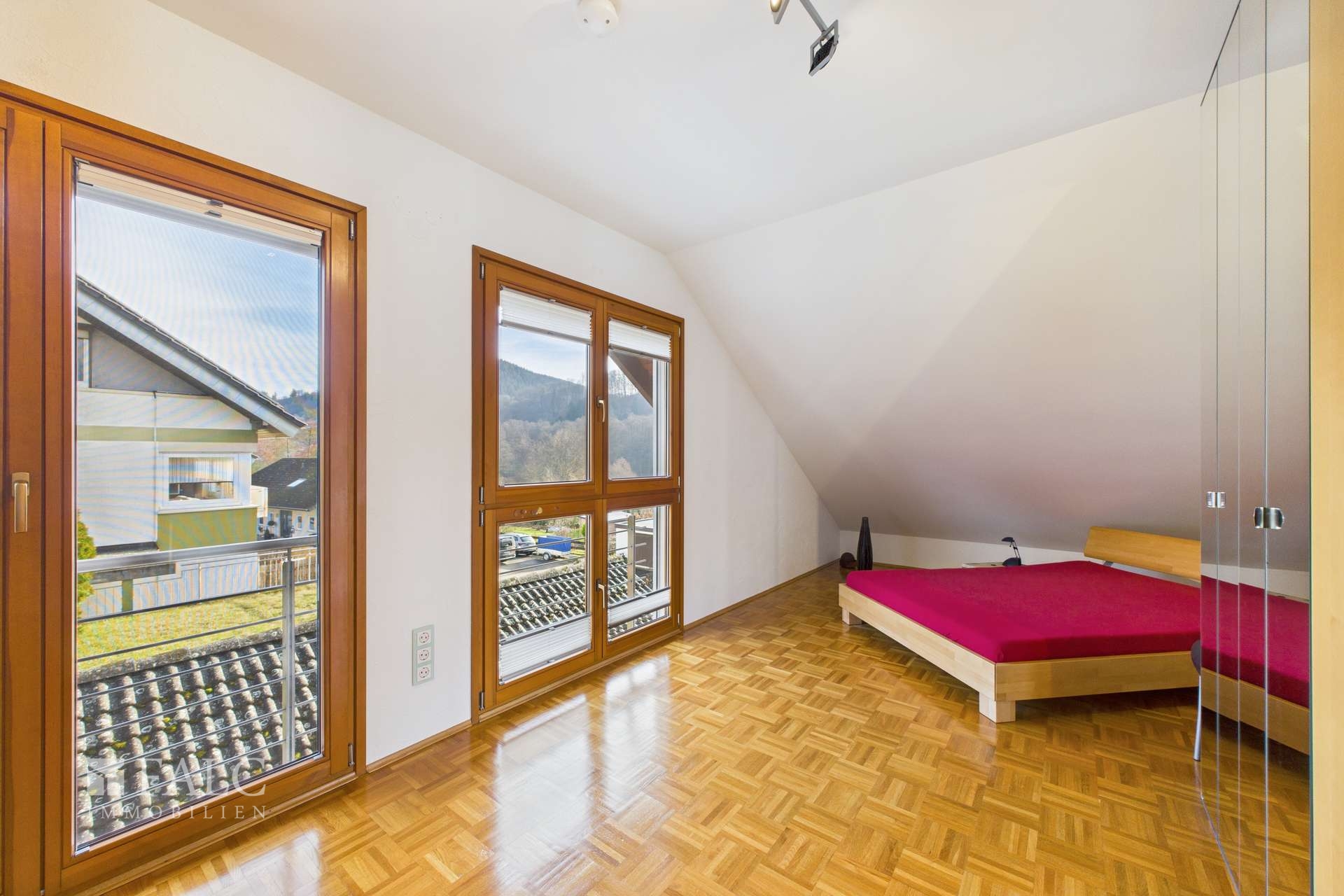 Großzügiges Einfamilienhaus mit Einliegerwohnung und Pool in ruhiger Lage – Herbolzheim – Vorschaubild 45