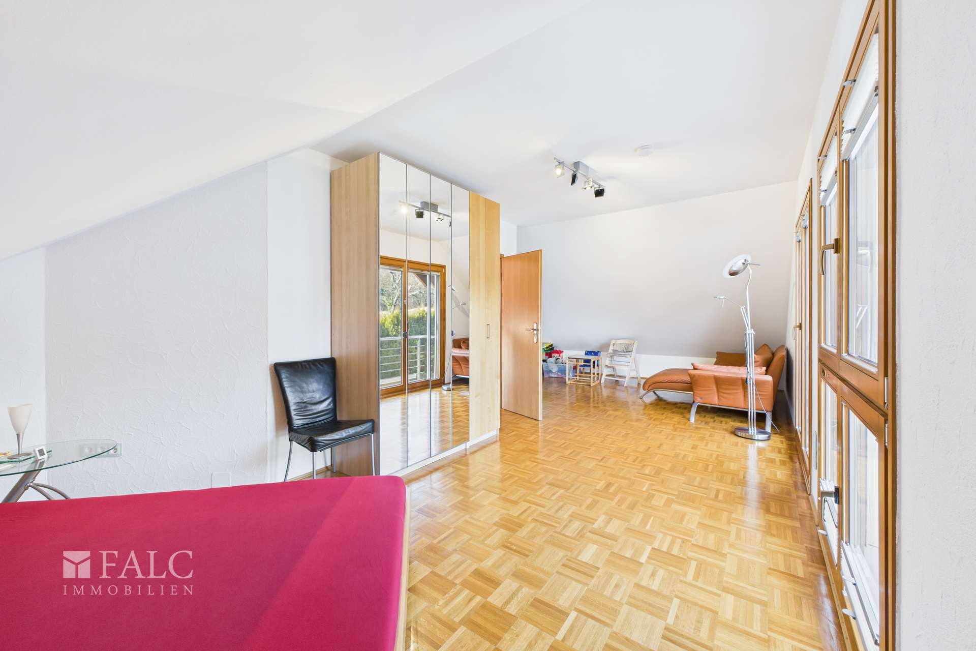 Großzügiges Einfamilienhaus mit Einliegerwohnung und Pool in ruhiger Lage – Herbolzheim – Vorschaubild 46