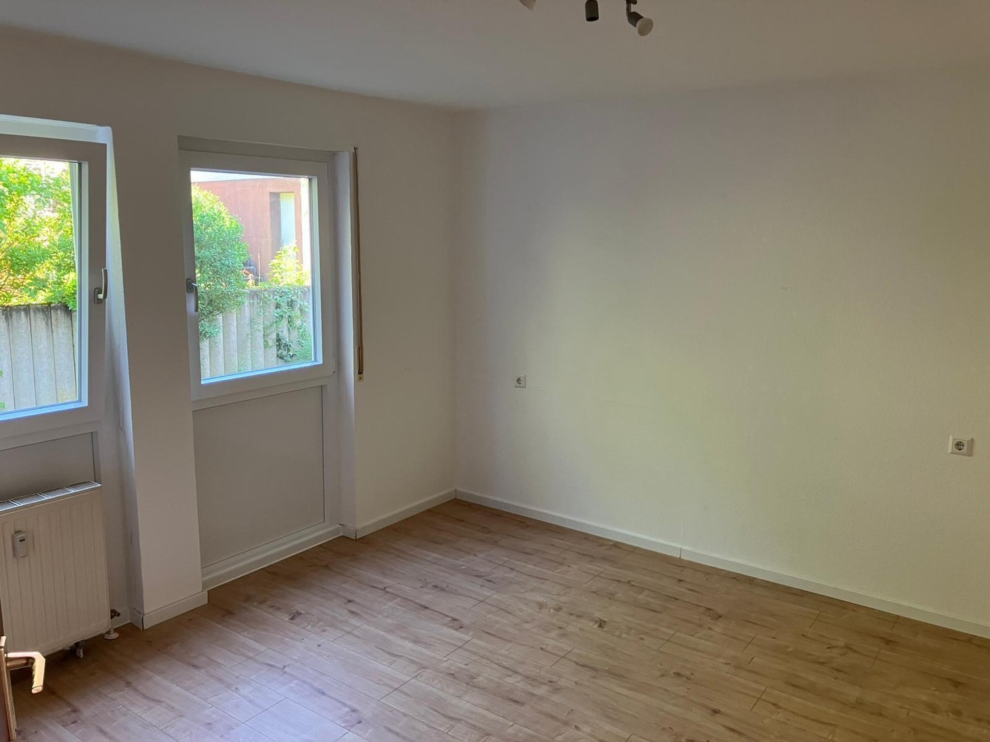 Helle & frisch renovierte Wohnung mit Terrasse im Grünen inkl. TG Stellplatz – Stuttgart – Vorschaubild 4