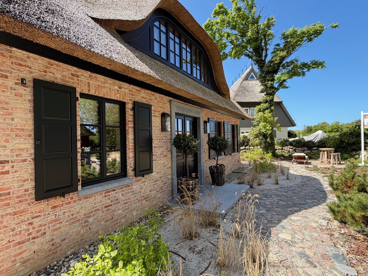 Meeresrauschen inklusive: TRAUMHAUS in erster Reihe von Ahrenshoop – Ostseebad Ahrenshoop – Bild 1 von 28