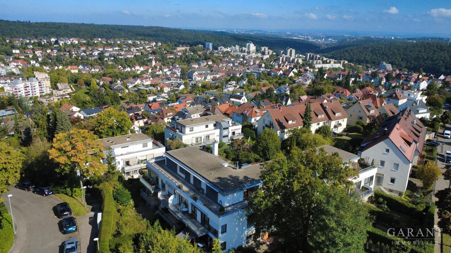4 Zimmer-Wohnung mit angrenzendem 1 Zimmer-Appartement und Tiefgaragen-Box in S-Botnang – Stuttgart – Bild 1 von 9