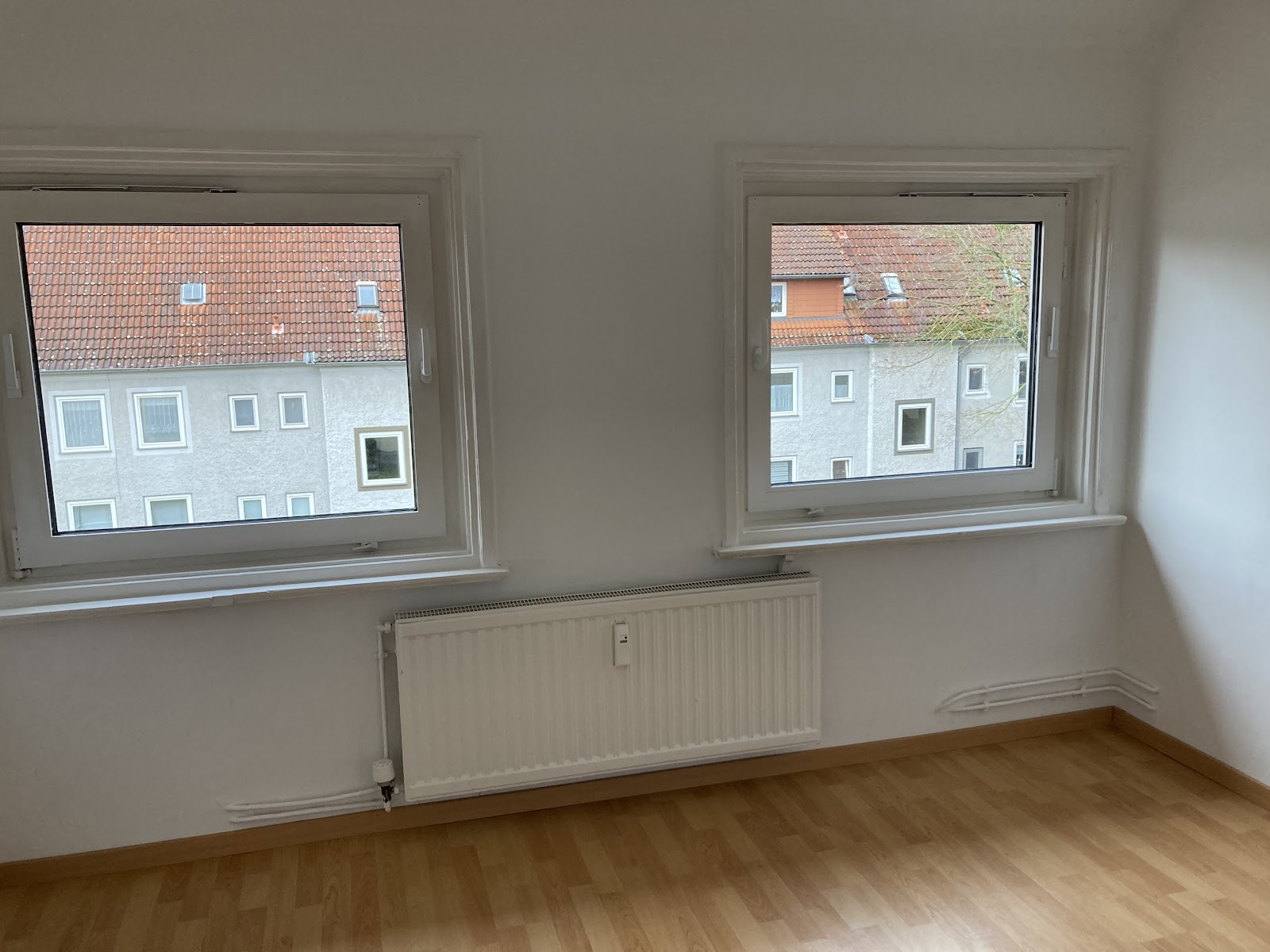 Attraktive 3-Zimmer-Dachgeschosswohnung in ruhiger Wohnlage (Musterbilder) – Salzgitter – Vorschaubild 2