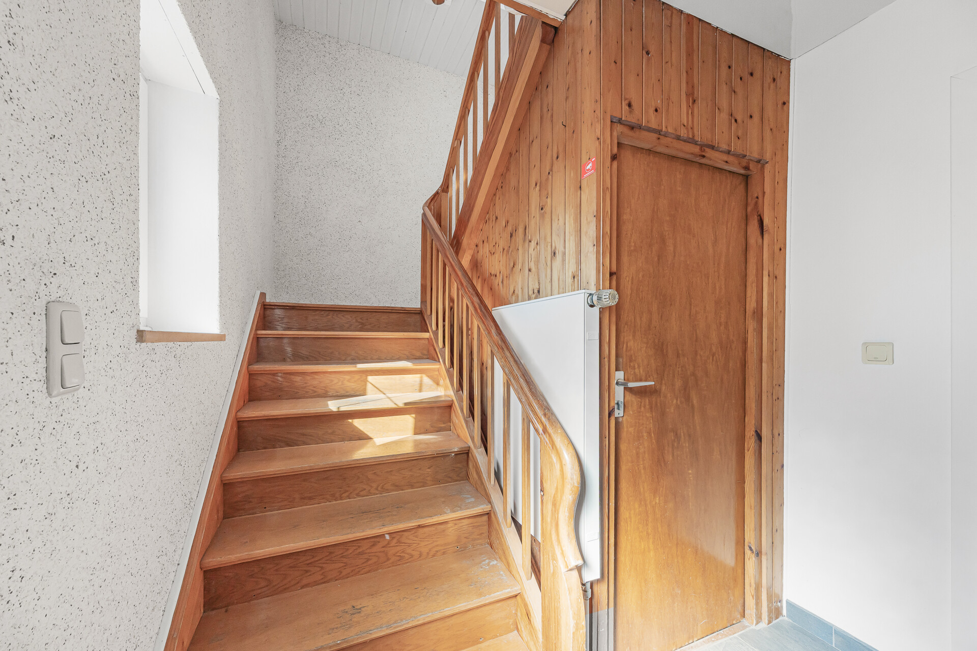 Großes Mehrfamilienhaus, Pool u. Doppelgarage, gepflegt, teilrenoviert - Bes: FR 29.5. ind. Vereinb. – München – Vorschaubild 21