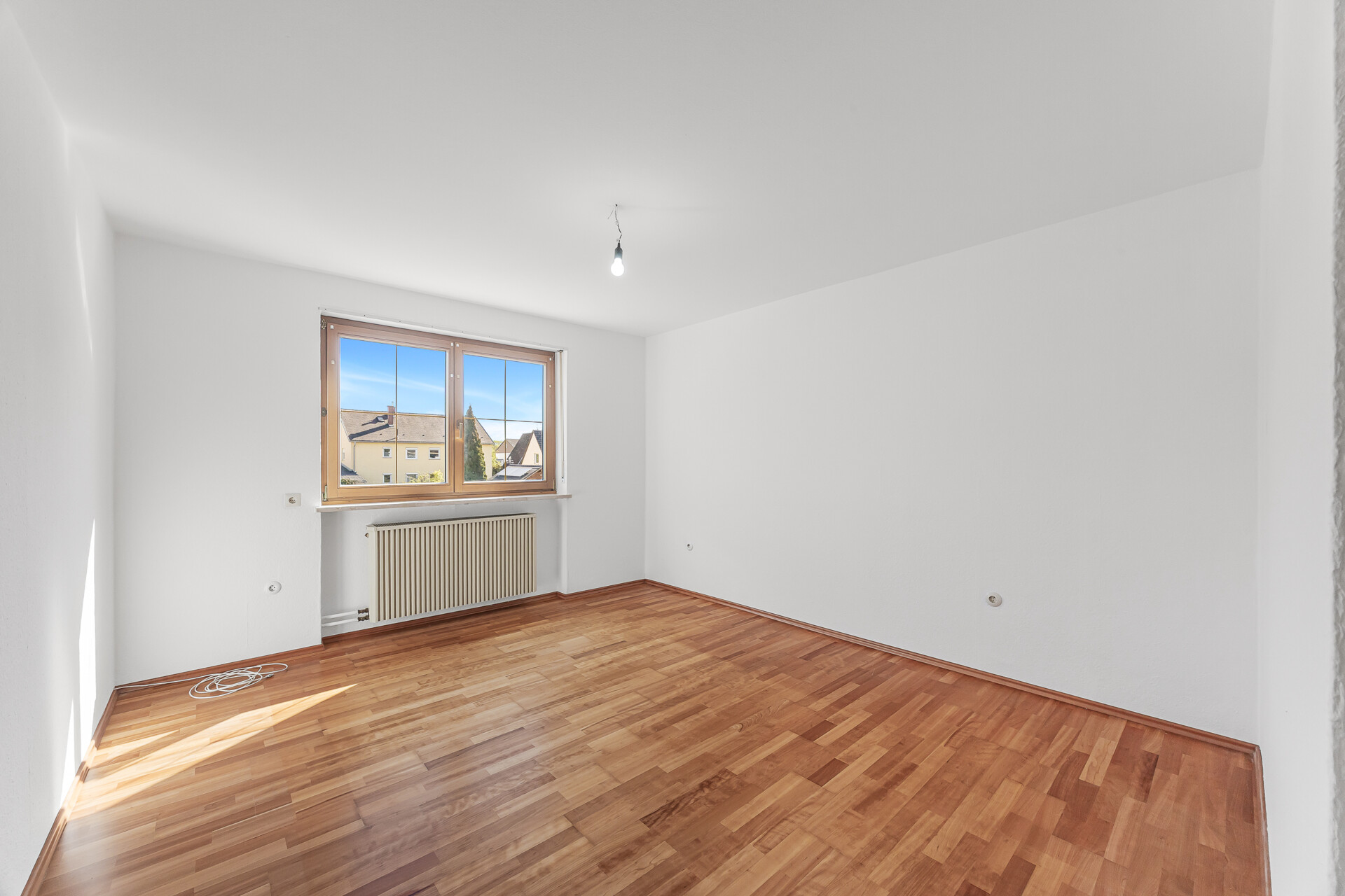 Großes Mehrfamilienhaus, Pool u. Doppelgarage, gepflegt, teilrenoviert - Bes: FR 29.5. ind. Vereinb. – München – Vorschaubild 25