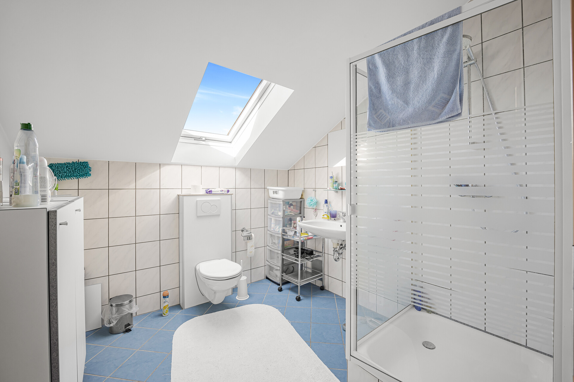 Großes Mehrfamilienhaus, Pool u. Doppelgarage, gepflegt, teilrenoviert - Bes: FR 29.5. ind. Vereinb. – München – Vorschaubild 32