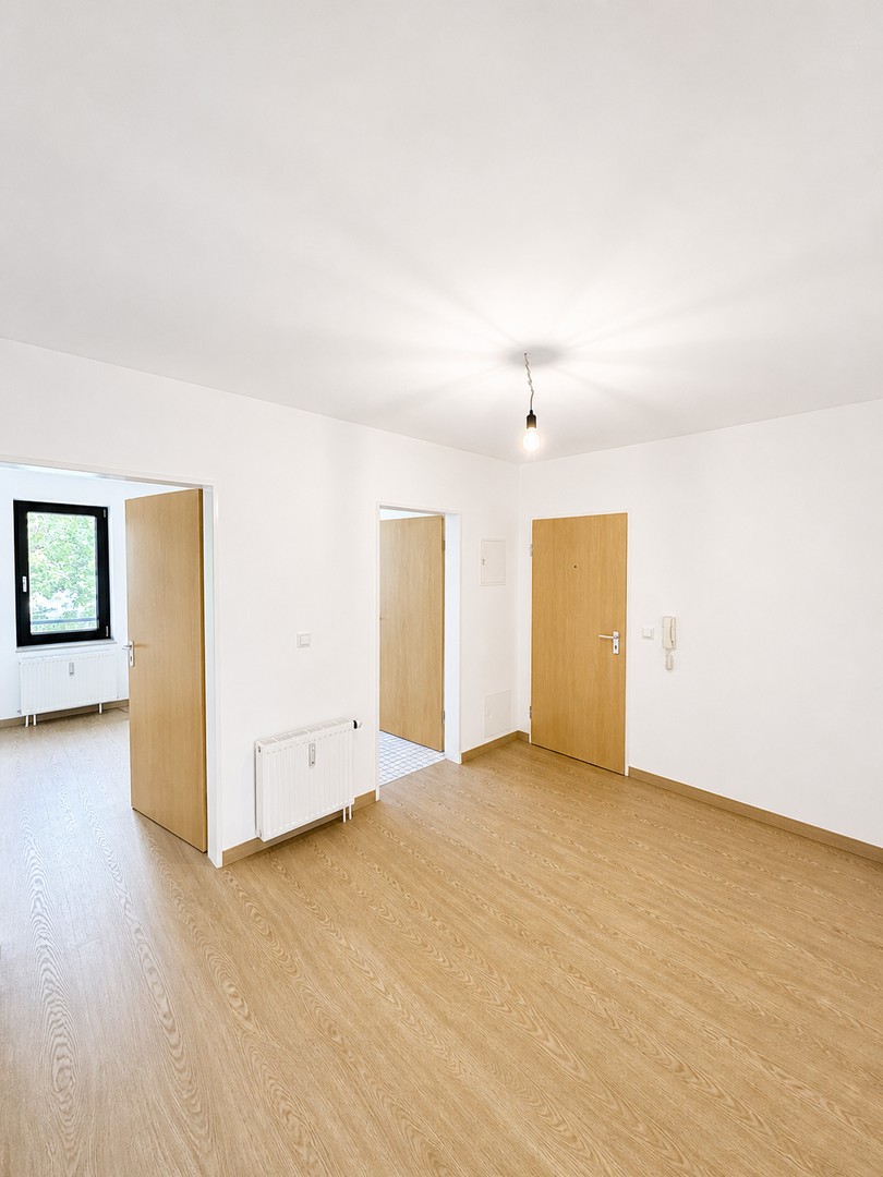 Helle, renovierte 2,5-Zimmer-Wohnung mit Südbalkon in -Moosach – RESERVIERT! – München – Vorschaubild 3