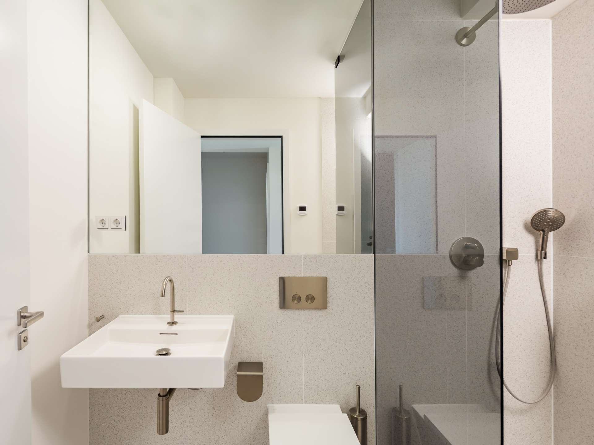 Großzügige 3-Zimmer-Neubauwohnung mit Terrasse und eleganter Rundung der Außenwand in Charlottenburg – Berlin – Vorschaubild 7