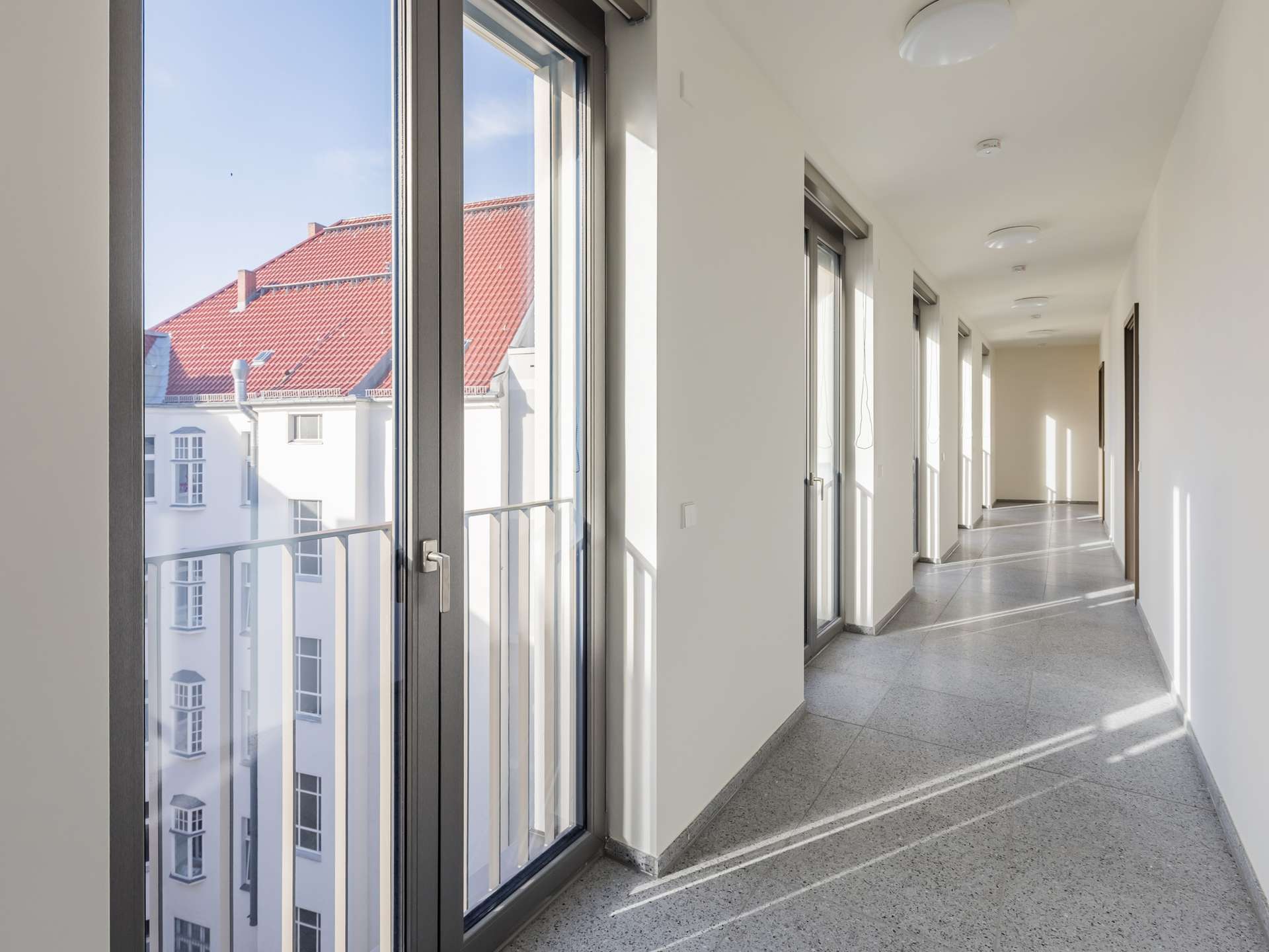 Beste Lage in Charlottenburg: Kompakte 1-Zimmer-Neubauwohnung mit Terrasse und viel Licht – Berlin – Vorschaubild 2