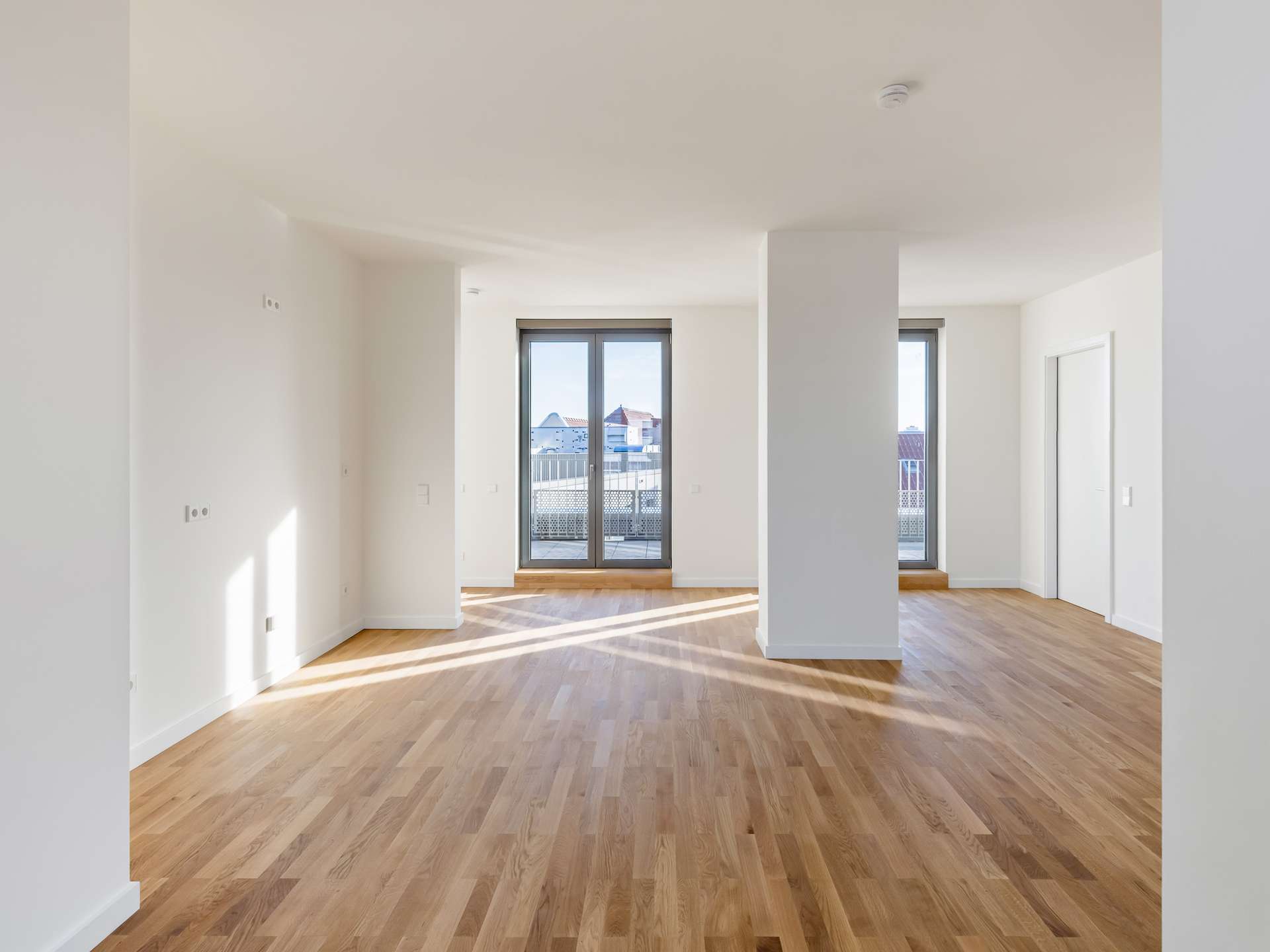 Lichtdurchflutetes Penthouse mit Terrassenzugang aus allen Räumen, Ankleide und en-suite-Bad – Berlin – Vorschaubild 8