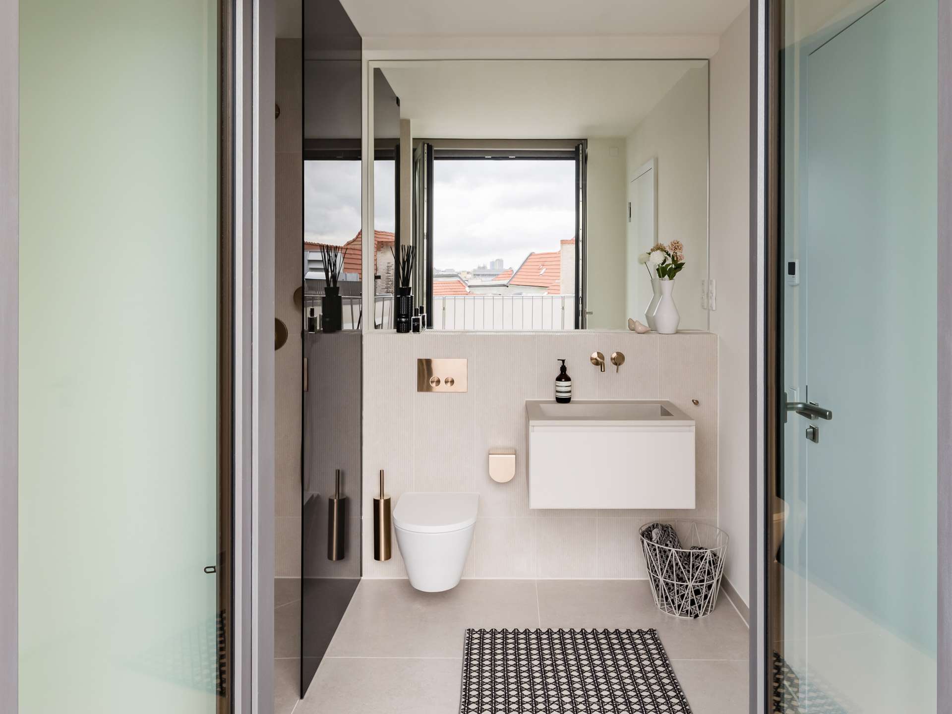 Lichtdurchflutetes Penthouse mit Terrassenzugang aus allen Räumen, Ankleide und en-suite-Bad – Berlin – Vorschaubild 10