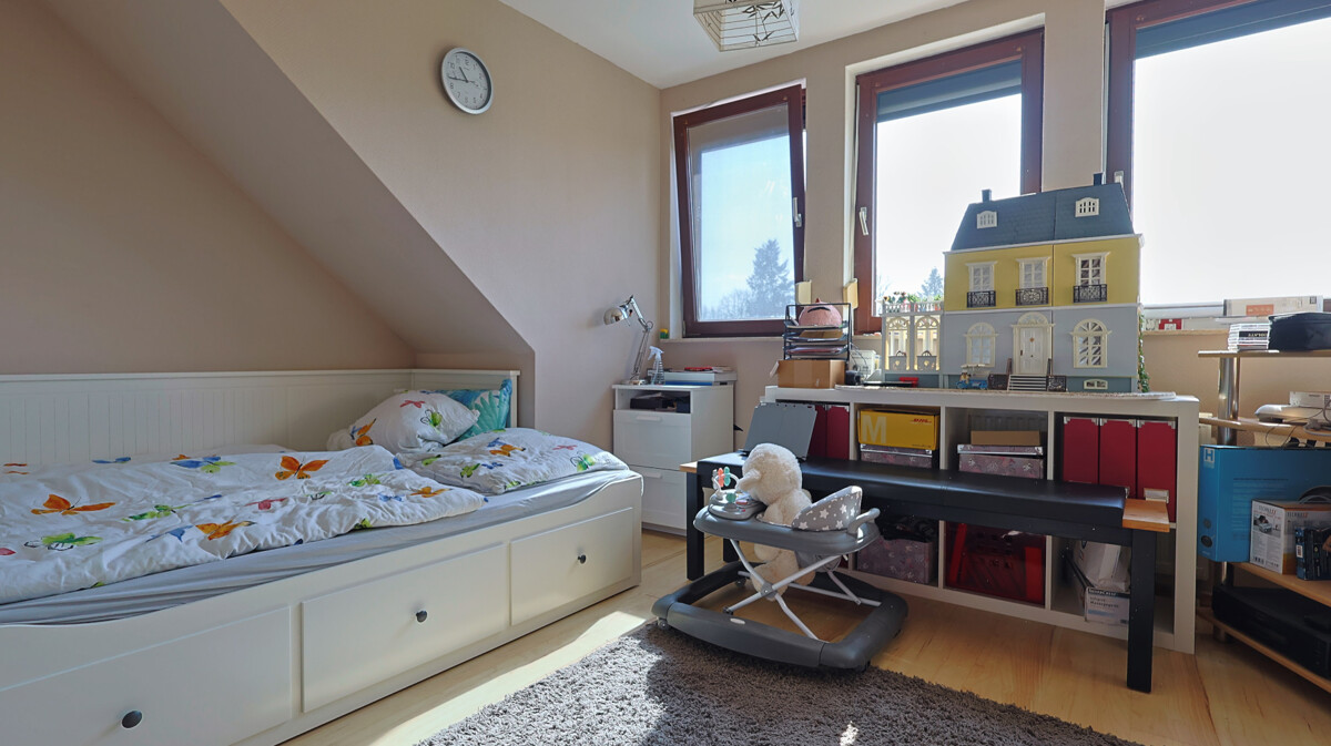 Ihr neues Familienglück: Lichtdurchflutetes Reihenmittelhaus mit Pool-Oase! – Zossen – Vorschaubild 9