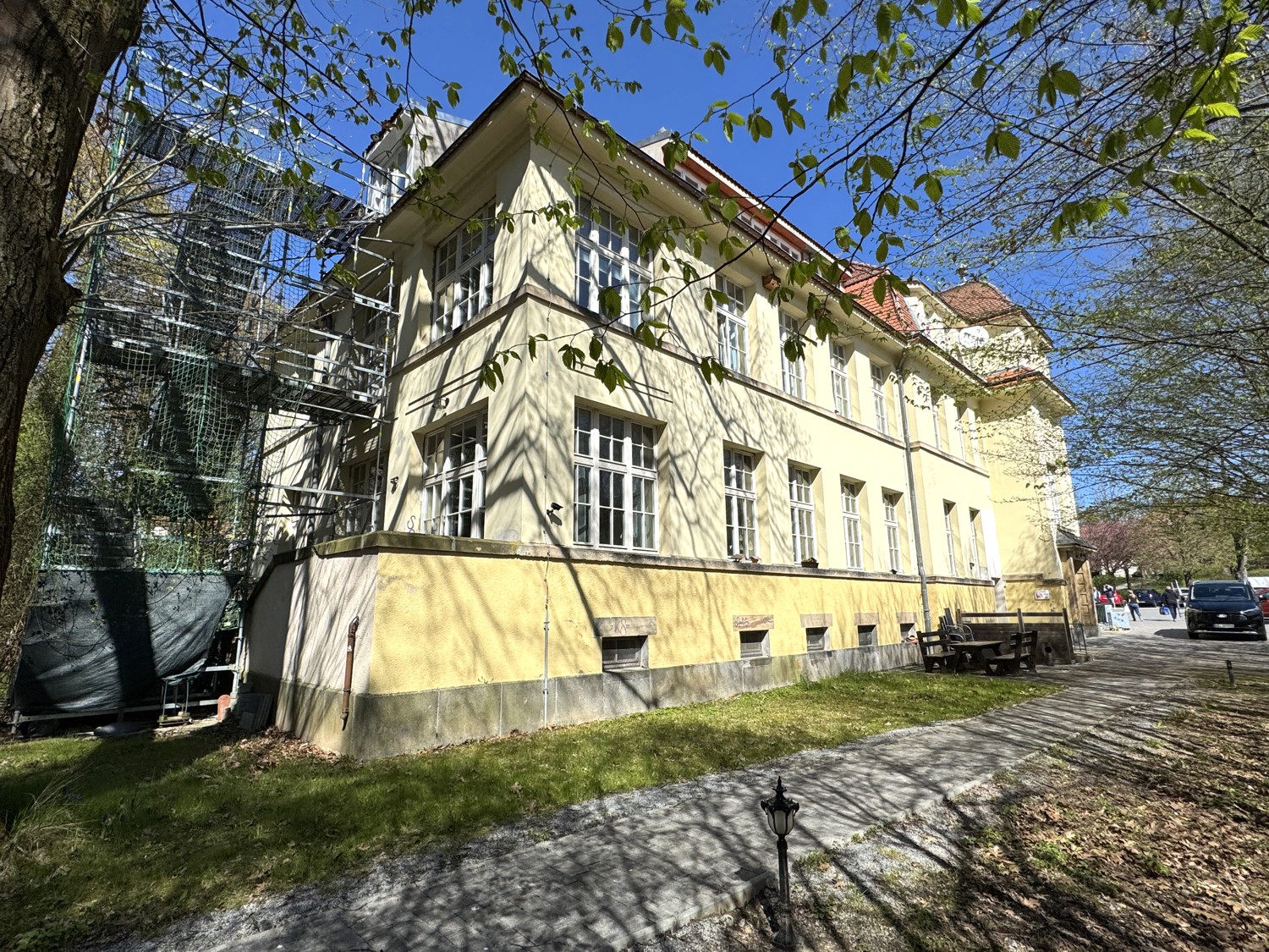 bg