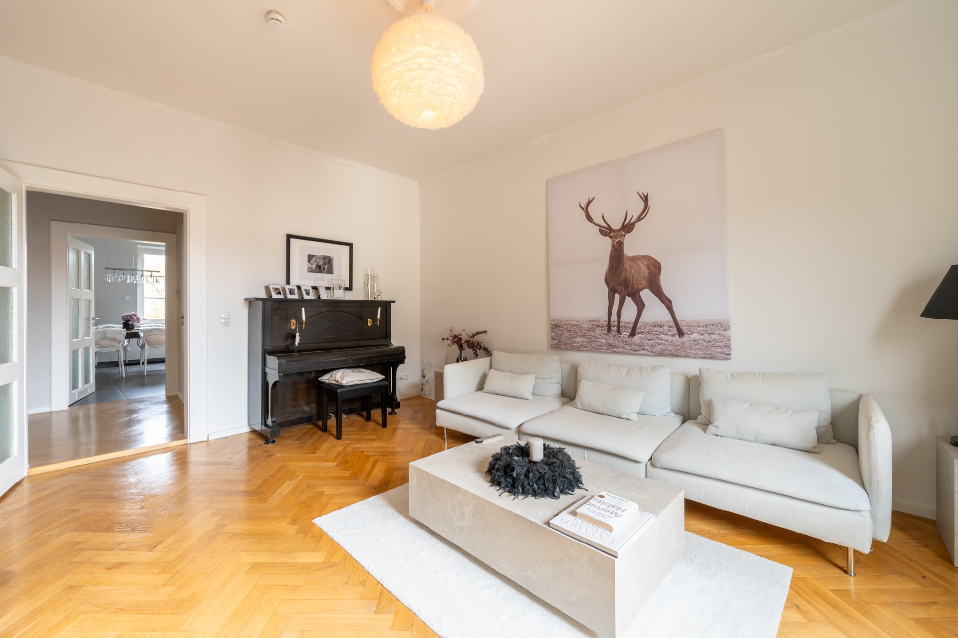 AIGNER - Großzügige 3-Zimmer-Wohnung mit stilvollem Altbaucharme – München – Vorschaubild 3