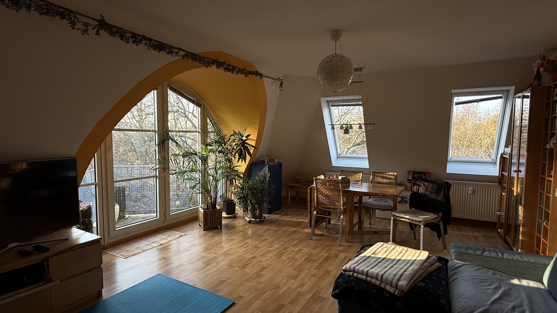 Ruhige 3 Zi Dachgeschosswohnung in gepflegter, grüner Anlage – Berlin – Vorschaubild 3
