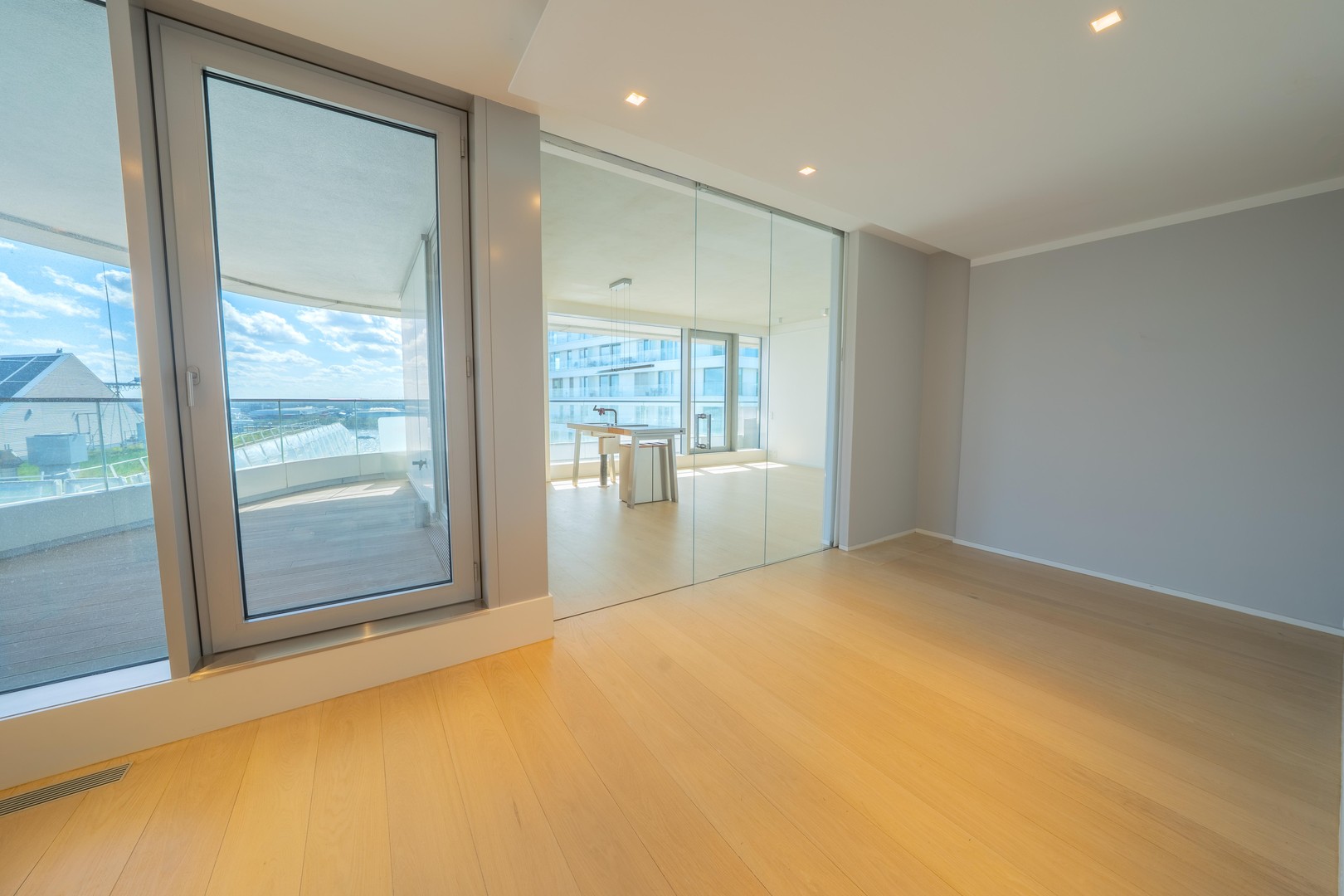 Designwohnung im Marco Polo Tower – mit Blick auf das Wendebecken des Hafens – Hamburg – Vorschaubild 19