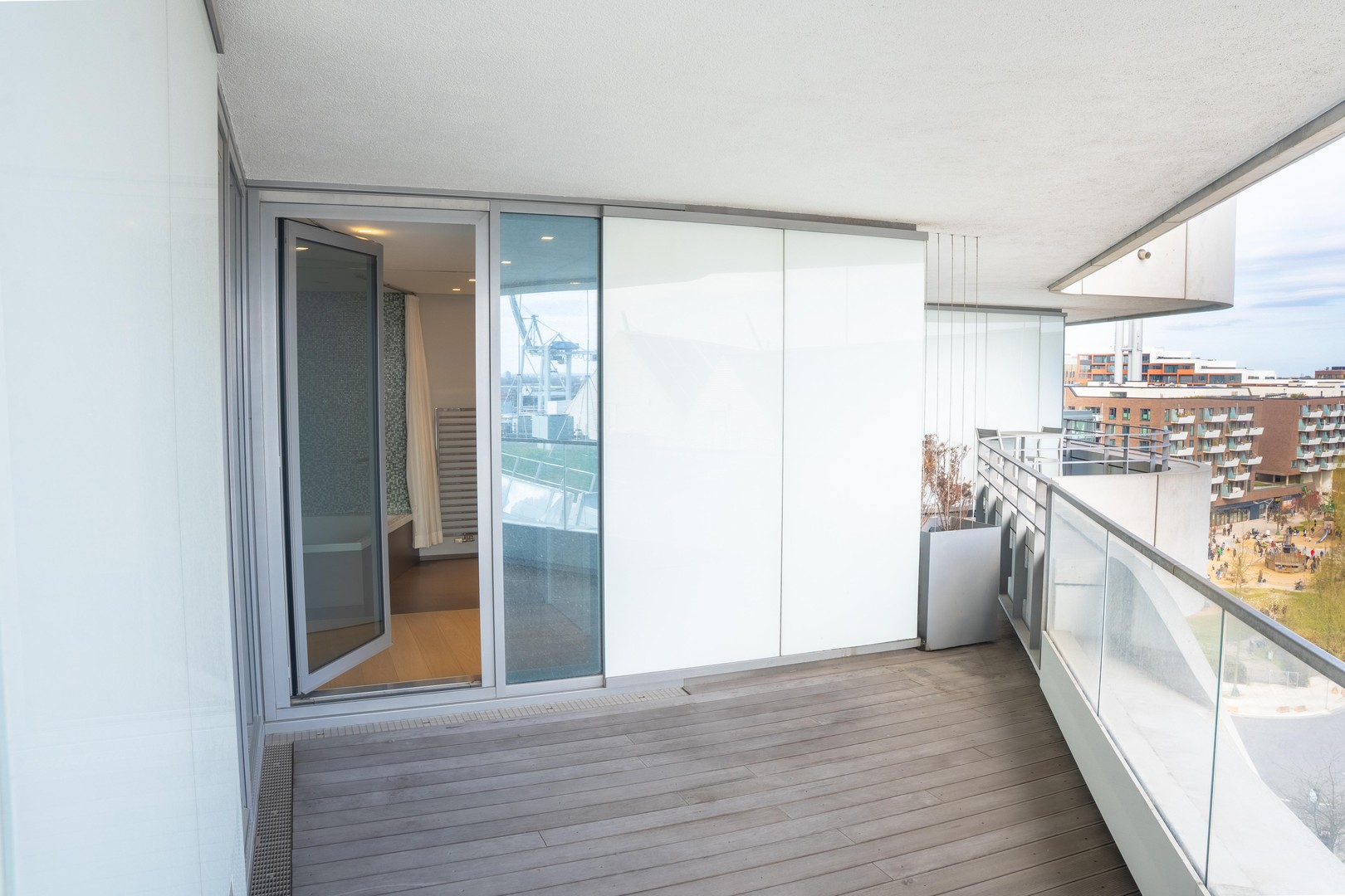 Designwohnung im Marco Polo Tower – mit Blick auf das Wendebecken des Hafens – Hamburg – Vorschaubild 26
