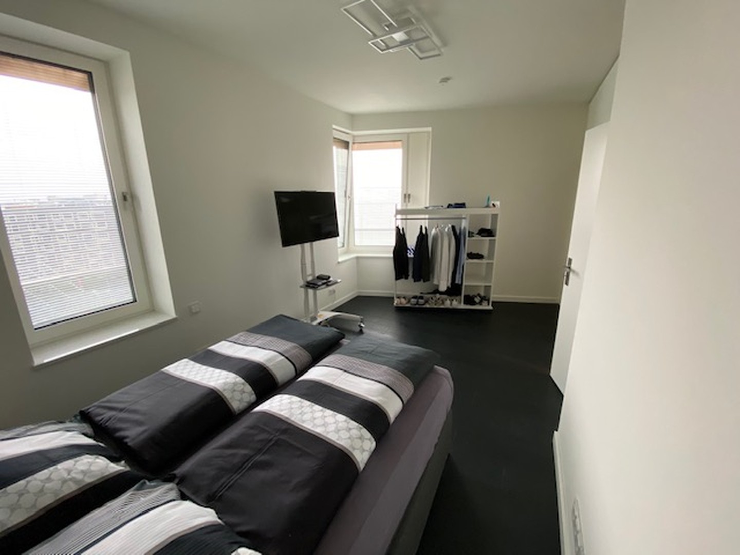 Luxus Design Appartement mit Elbblick – Hamburg – Vorschaubild 13