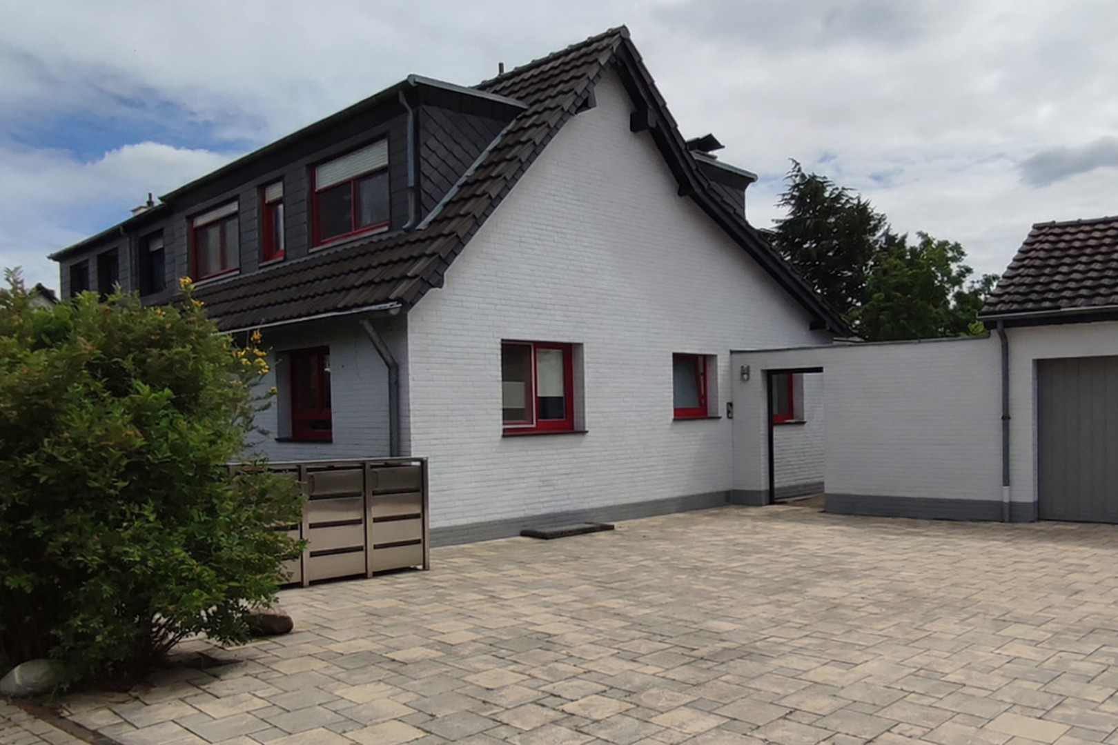 Modernisiertes Haus auf großem Grundstück, seltene Gelegenheit in K‑Vogelsang mit Ausbaureserven