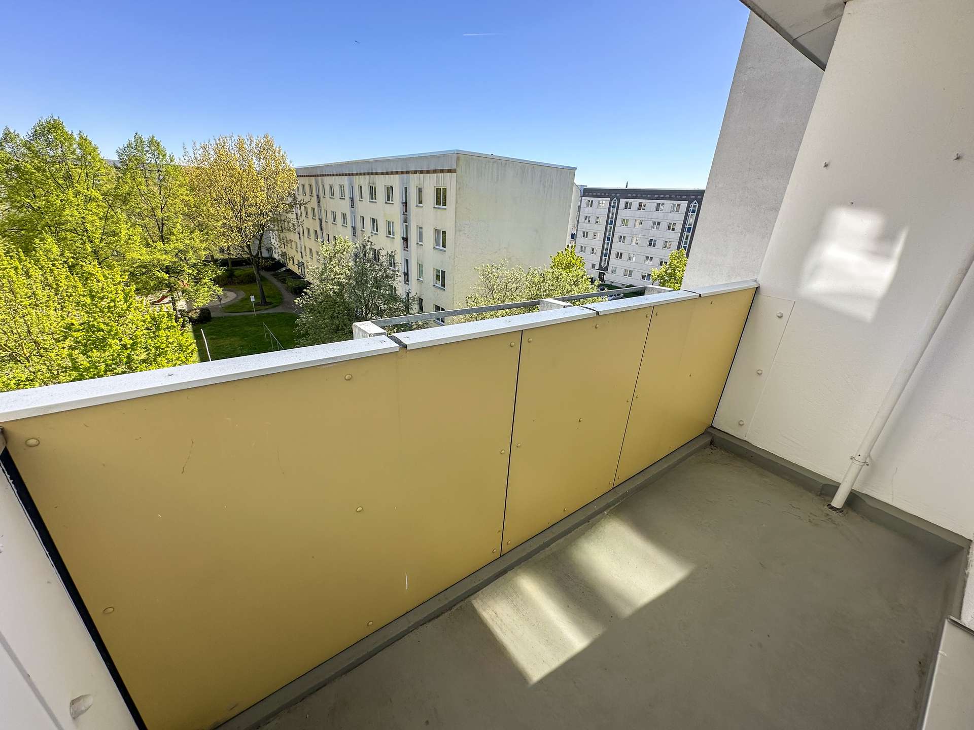 Ab sofort bezugsfrei: Idyllisches Wohnumfeld | Sonniger Südostbalkon | Aufzug | Fernwärme – Leipzig – Vorschaubild 9