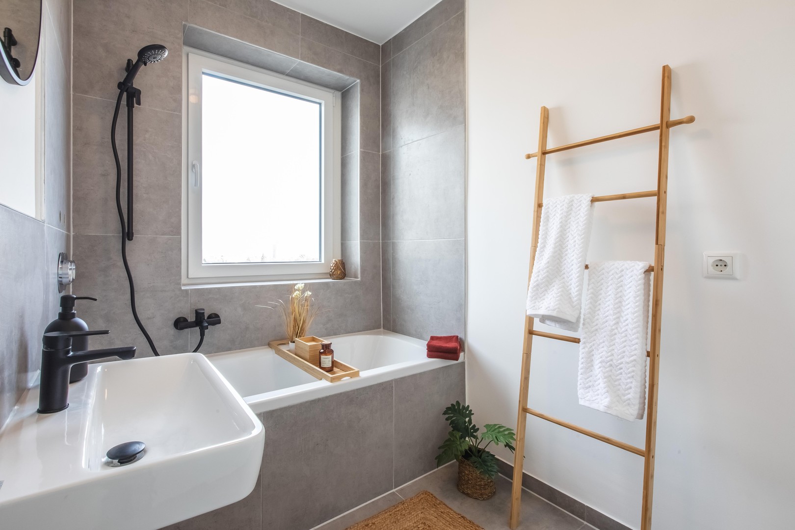 Erstbezug nach hochwertiger Sanierung – 4-Zimmer - Erdgeschosswohnung mit eigener Garage in Marl