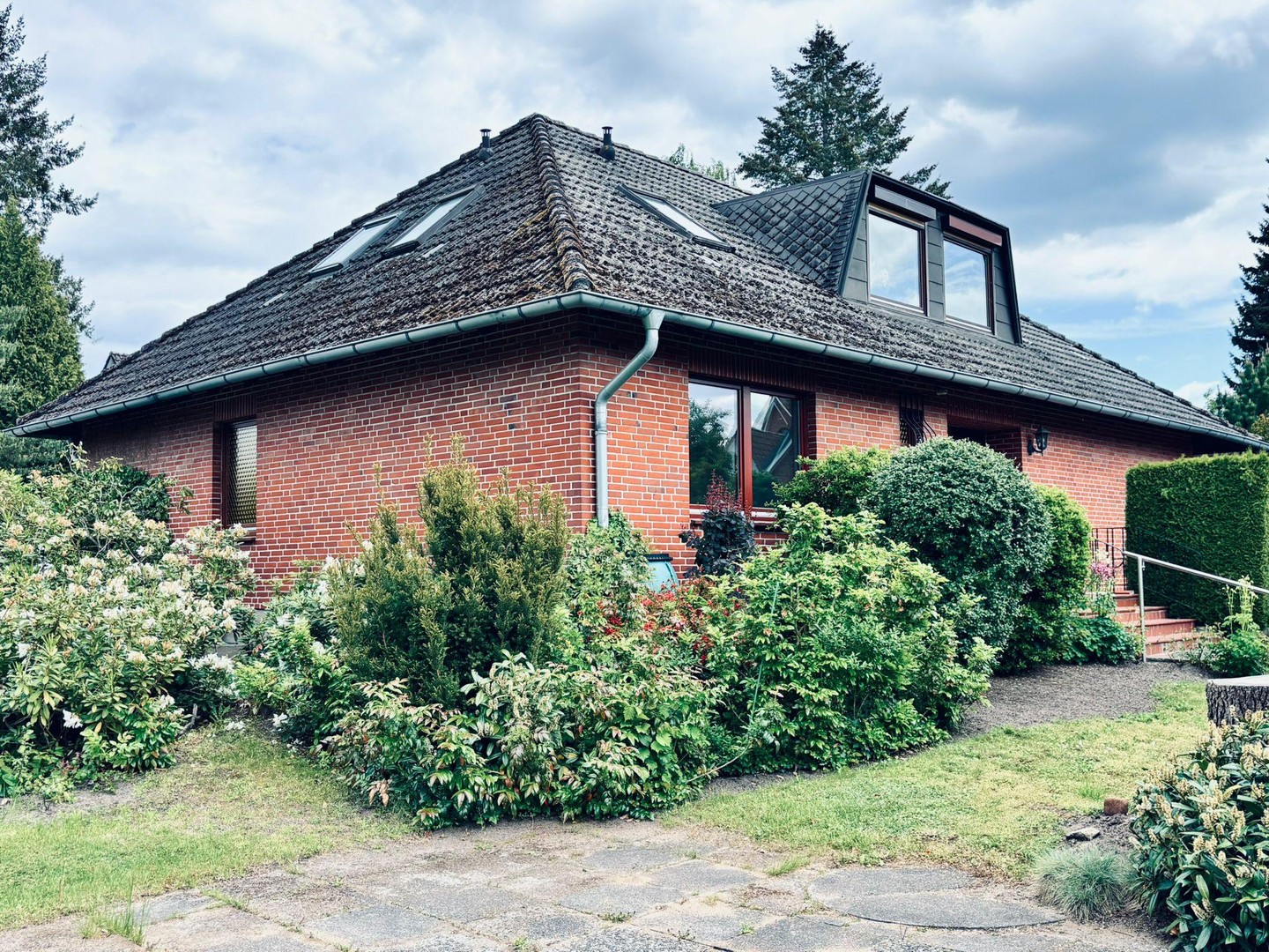 Provisionsfrei: Einfamilienhaus mit Einliegerwohnung in Büchen – Büchen – Bild 1 von 56
