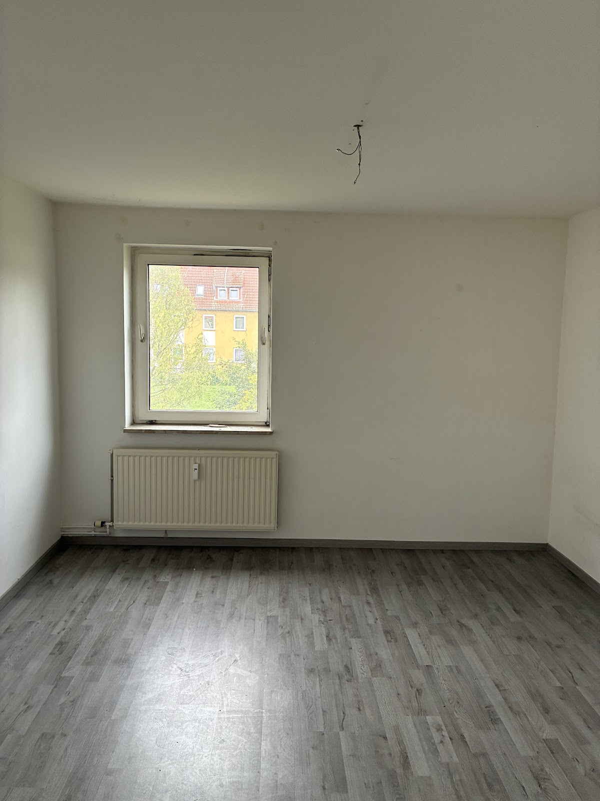 Kompakt & clever geschnitten - Frisch renovierte 2-Zimmer-Wohnung in zentraler Lage – Salzgitter – Vorschaubild 2