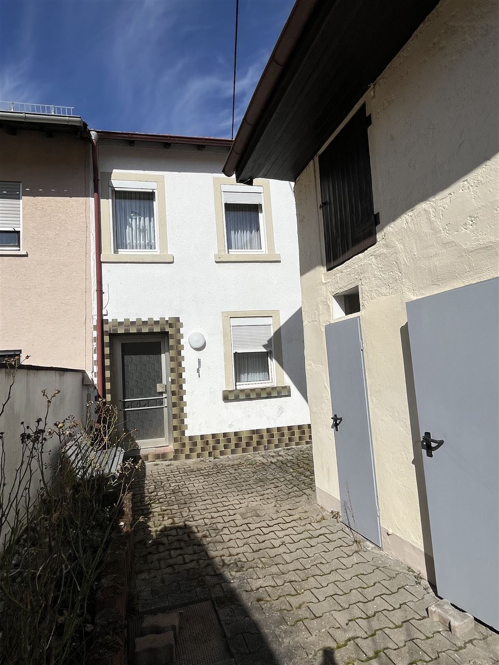 bg