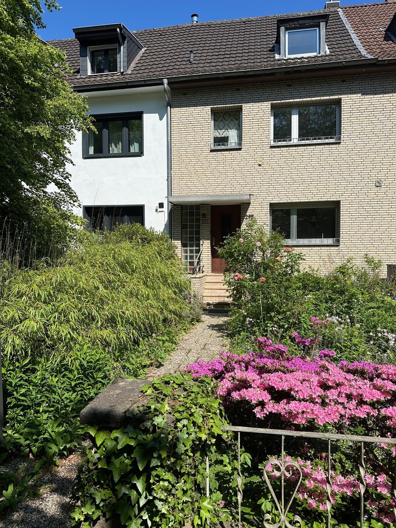 Charmantes Reihenmittelhaus mit viel Potential in grüner Lage von Köln Mehrheim – Köln – Bild 1 von 13