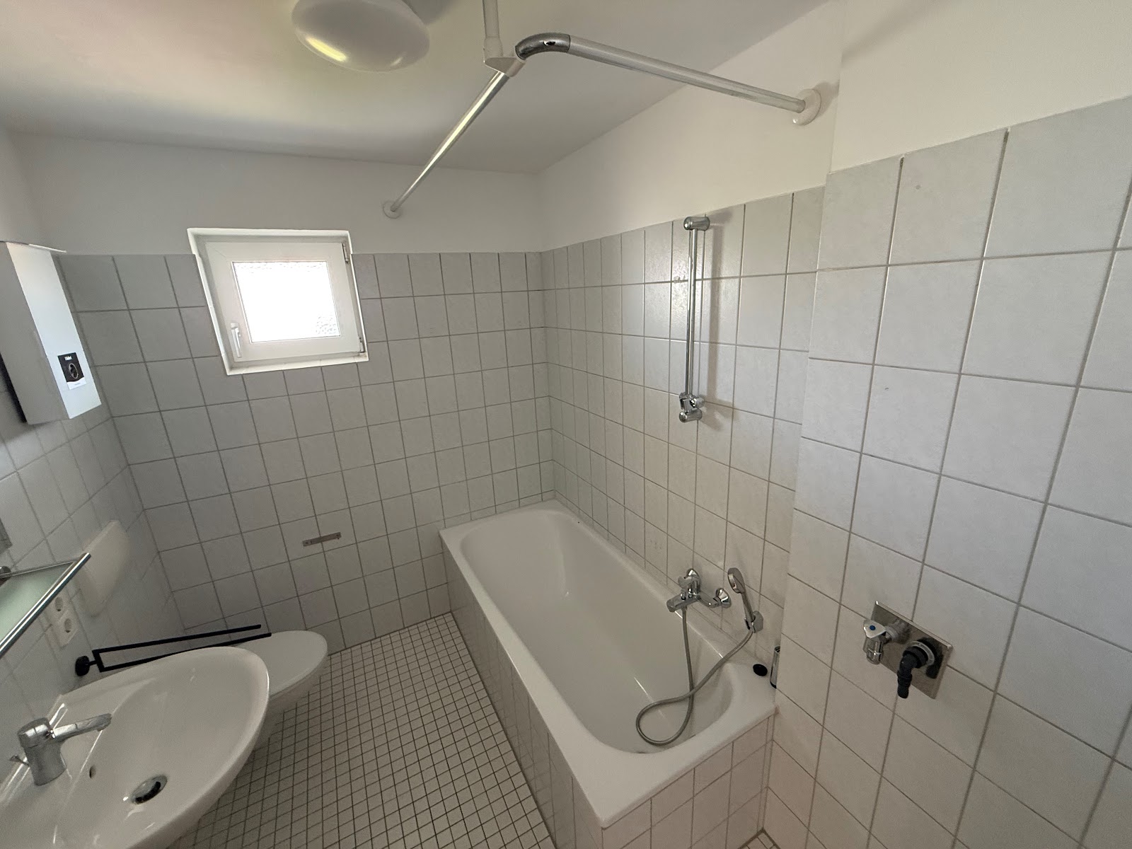 Platz für Liebe, Chaos & Pizza – 2 Zimmer Wohnung sucht junges Leben – Wolfsburg – Vorschaubild 2