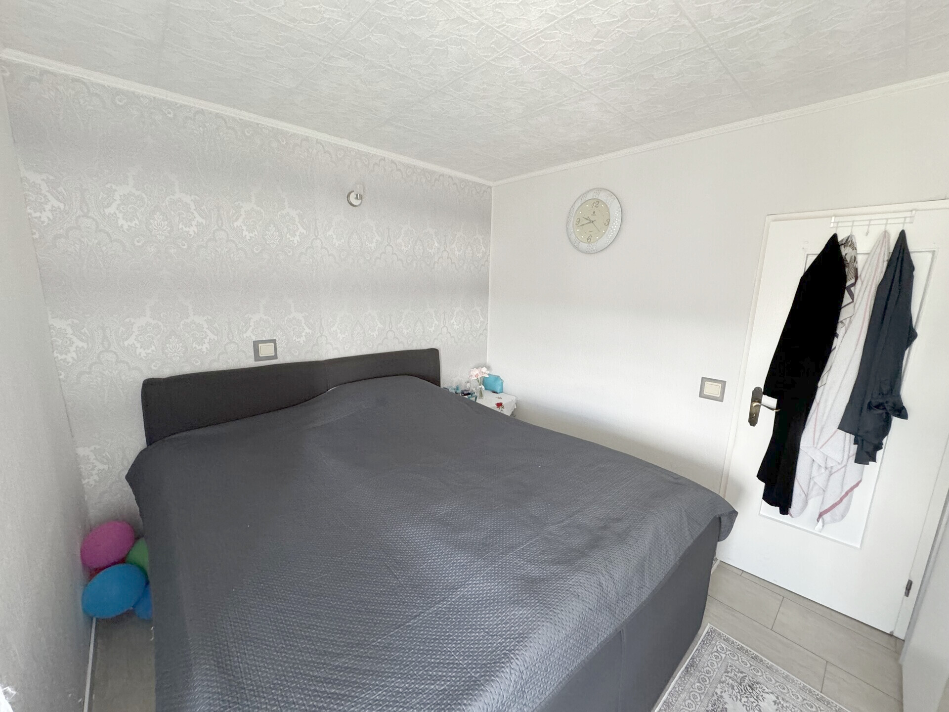 bg