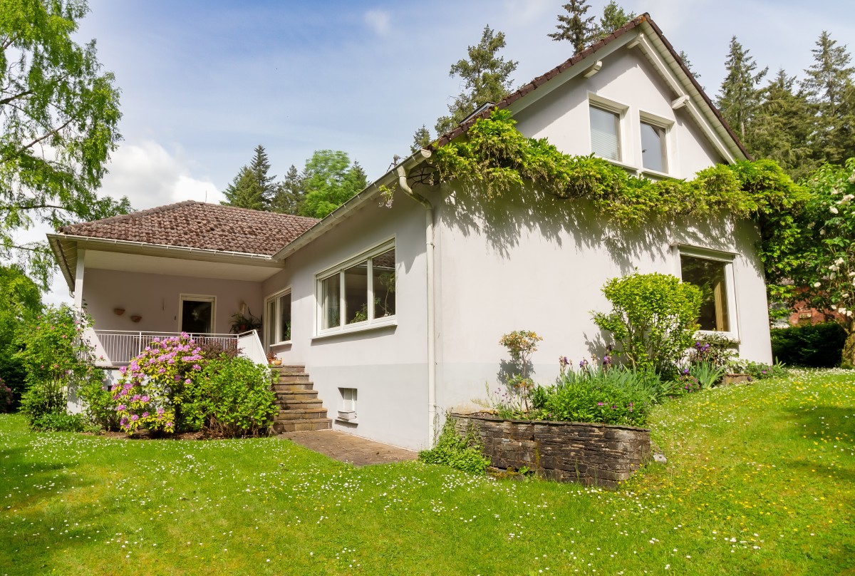 Trier-Feyen - Großzügiges freistehendes Wohnhaus in individueller Lage mit viel Grün