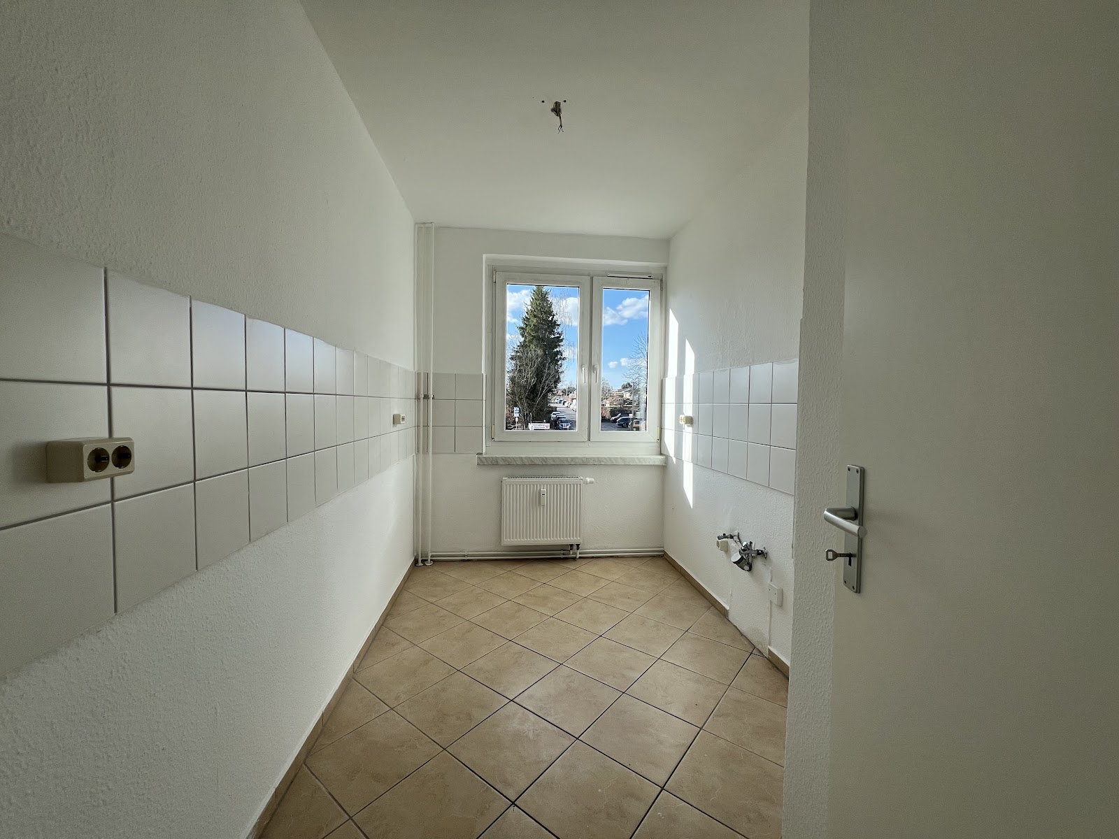 3-Raum-Familienwohnung sucht Sie ... SpielPLATZ im Innenhof – Chemnitz – Vorschaubild 3
