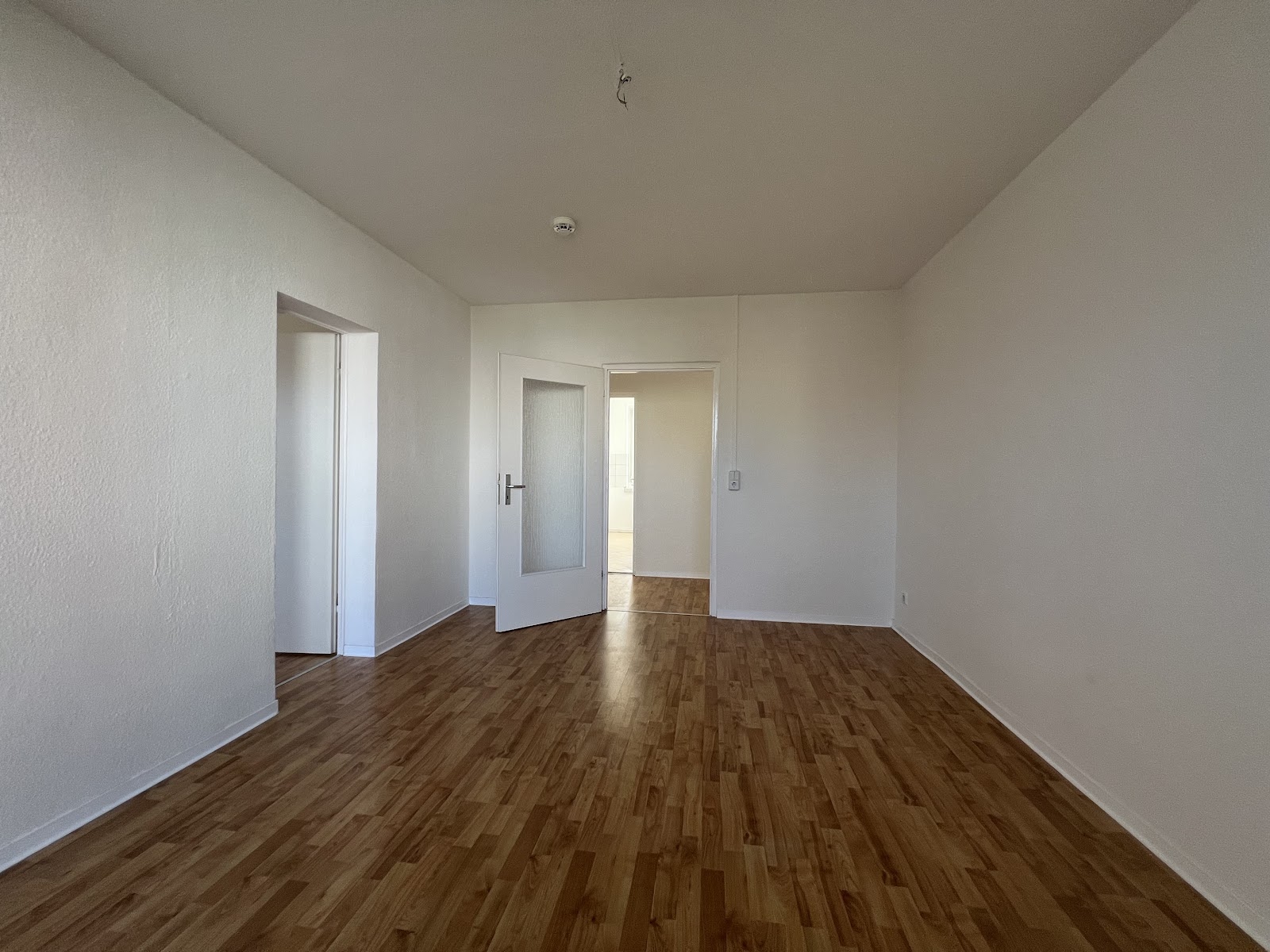 3-Raum-Familienwohnung sucht Sie ... SpielPLATZ im Innenhof – Chemnitz – Vorschaubild 9