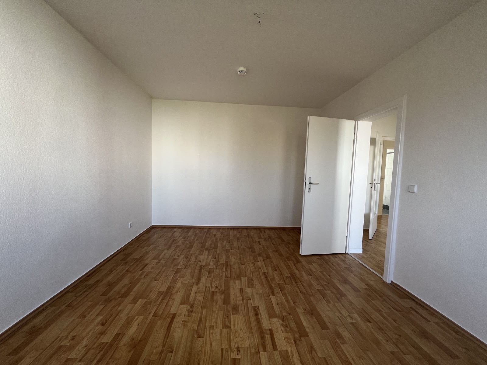3-Raum-Familienwohnung sucht Sie ... SpielPLATZ im Innenhof – Chemnitz – Vorschaubild 12