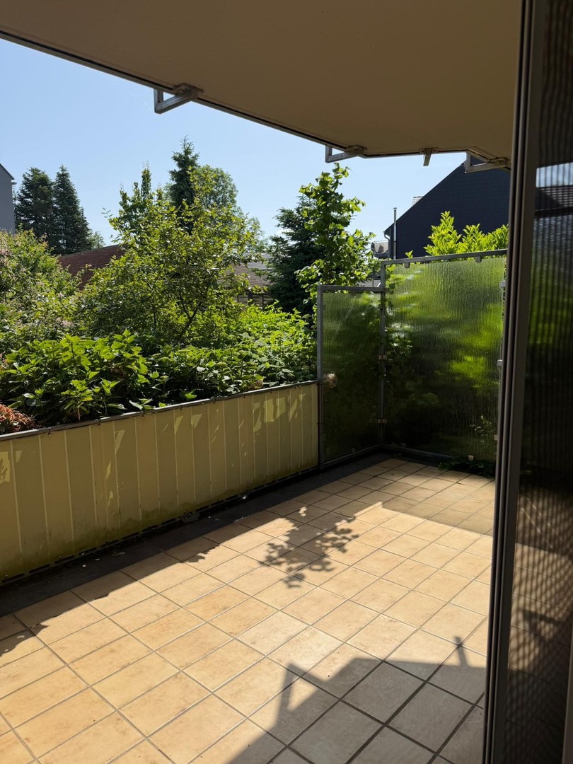 Schöne und ruhige 2-Zimmer Wohnung mit Gäste-WC und Bad inklusive Balkon auf 98m²