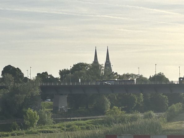 EI6775 Ruhige, großzügige 4-Zimmer-Eigentumswohnung mit Südloggia und Donaublick / Regensburg - Weichs
