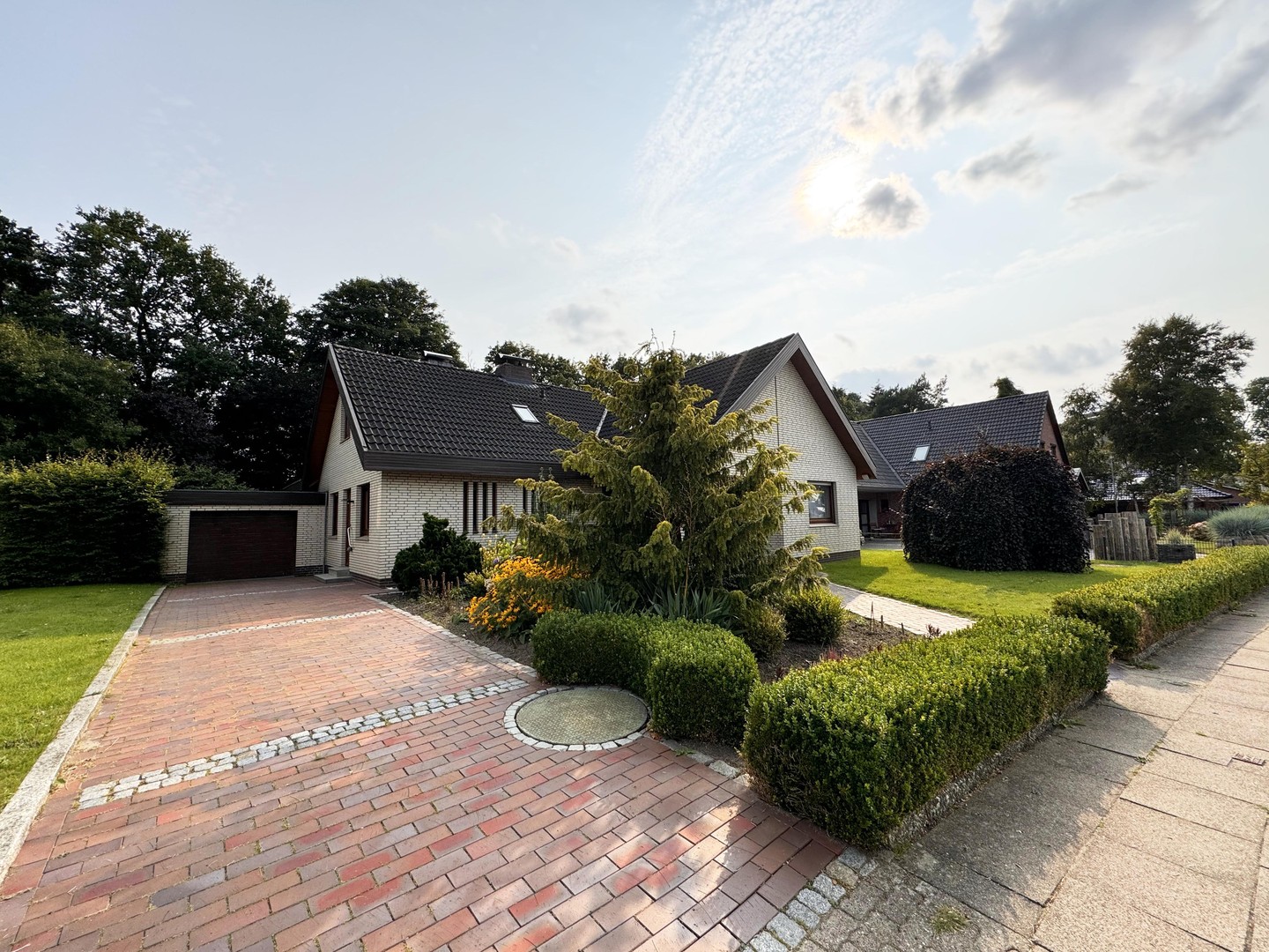 Einfamilienhaus in Brunsbüttel (bevorzugte Lage, 200 m zur Elbe, teilweise Elbblick, provisionsfrei) – Brunsbüttel – Bild 1 von 15
