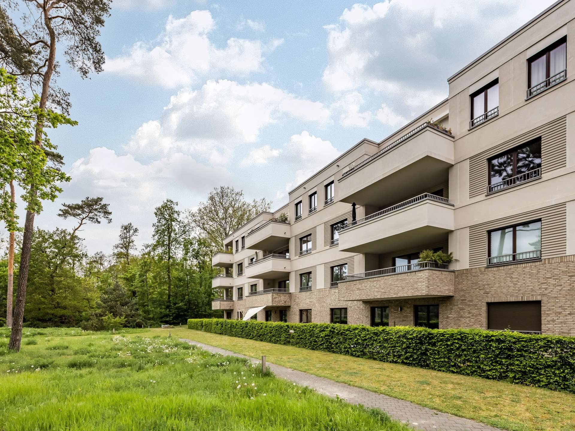 Geschmackvolle Neubauwohnung mit Südwest-Terrasse, Garten & optionalem Stellplatz in Dahlem – Berlin – Vorschaubild 2