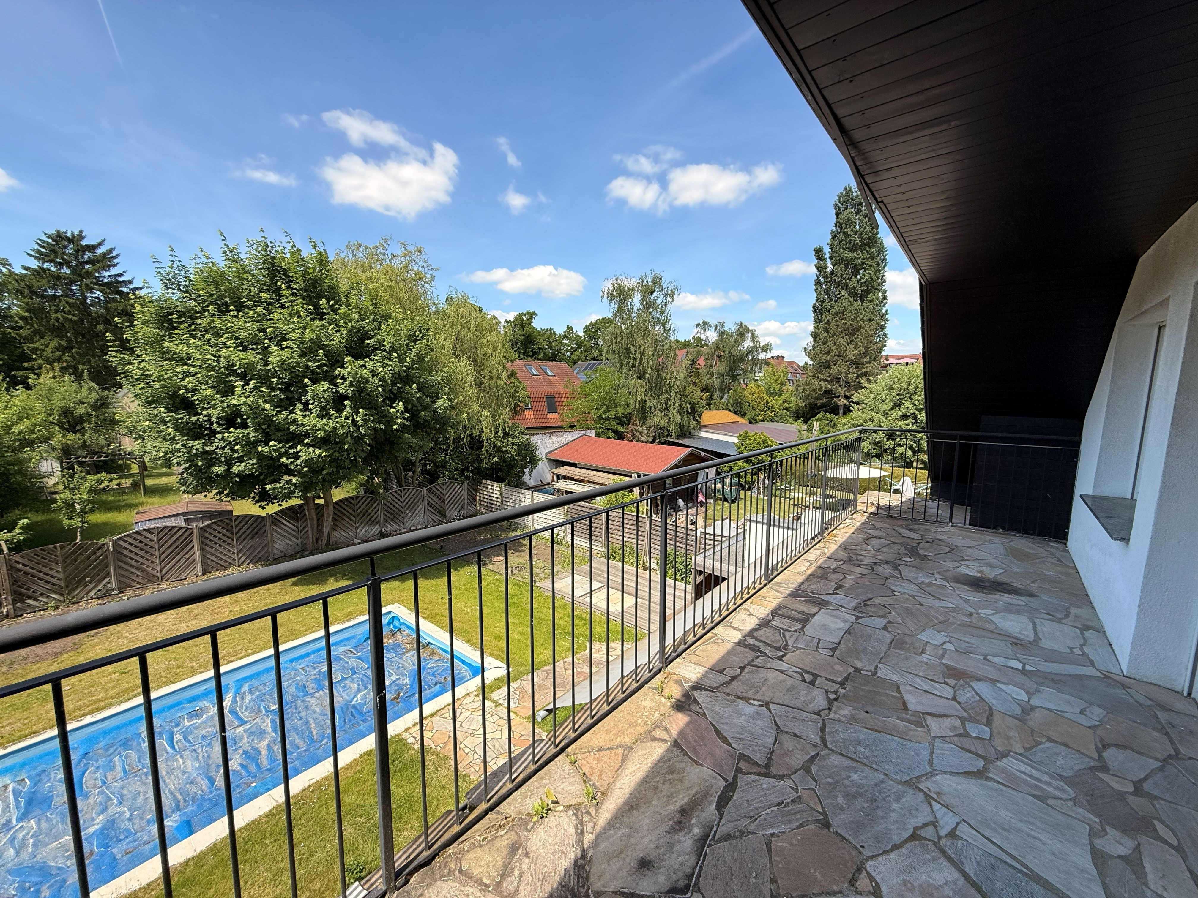 Pool, Sonne, Privatsphäre – Familienhaus mit außergewöhnlichem Raumgefühl – Berlin – Vorschaubild 7