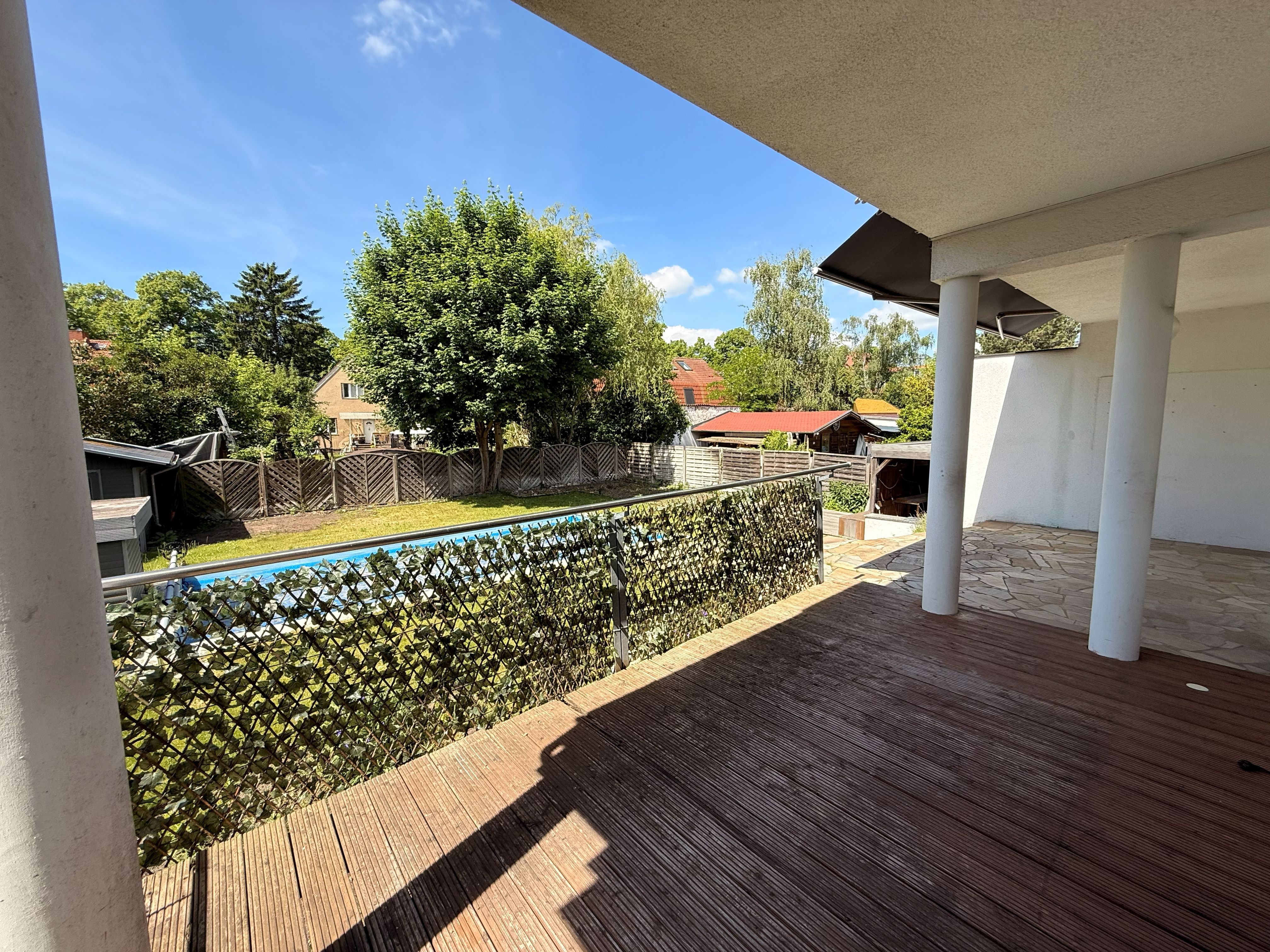 Pool, Sonne, Privatsphäre – Familienhaus mit außergewöhnlichem Raumgefühl – Berlin – Vorschaubild 8