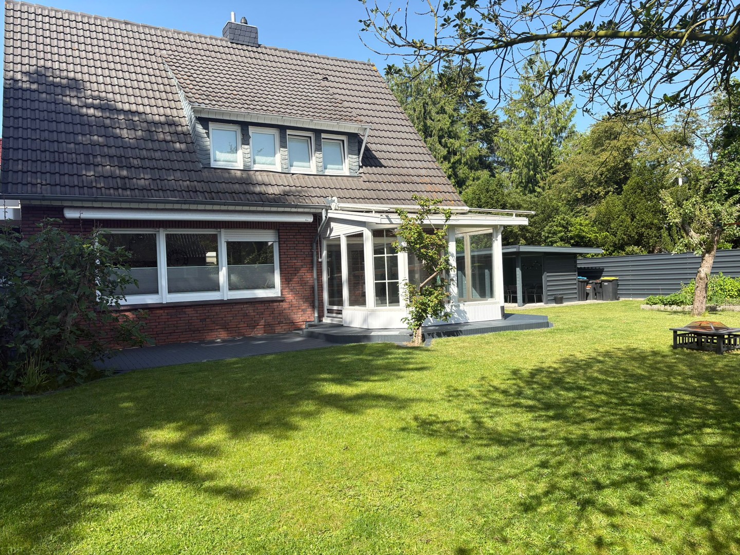 gepflegtes, laufend modernisiertes Wohnhaus in zentrumsnaher Lage von Papenburg zu verkaufen – Papenburg – Bild 1 von 19