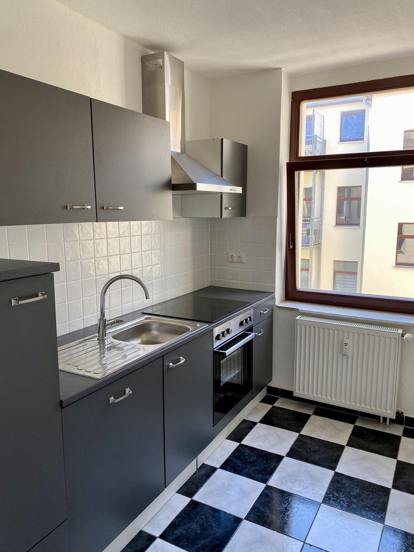 Helle, frisch renovierte 2,5-Zimmer-Wohnung mit neuer EBK & großem Balkon in Sudenburg