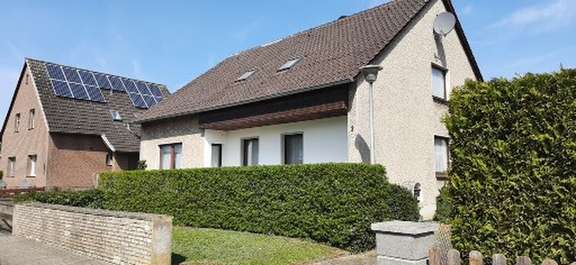 Familienfreundliches Einfamilienhaus mit zwei Wohneinheiten - provisionsfrei
